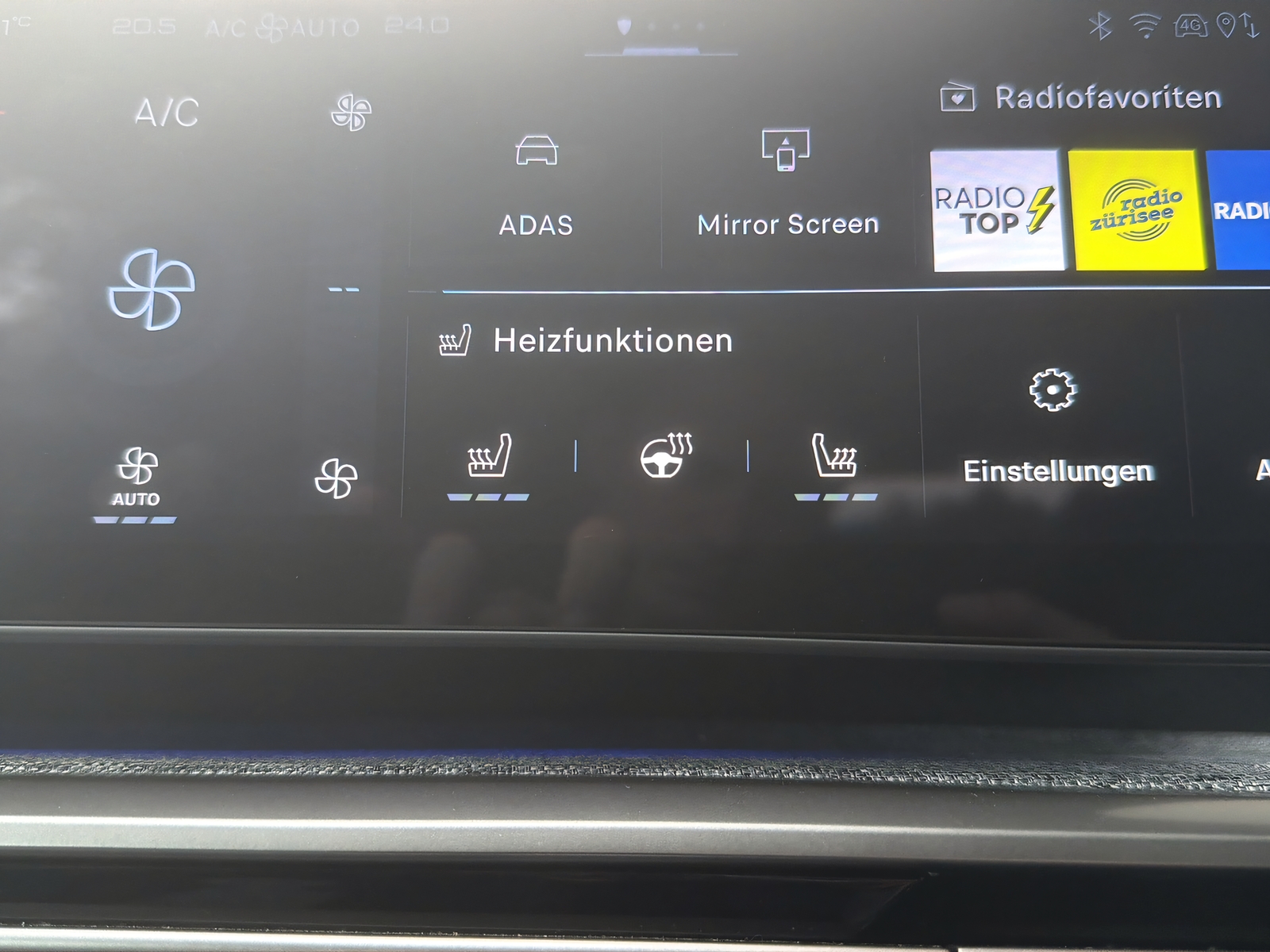 PEUGEOT 3008 1.2 Hybrid Allure-image-12