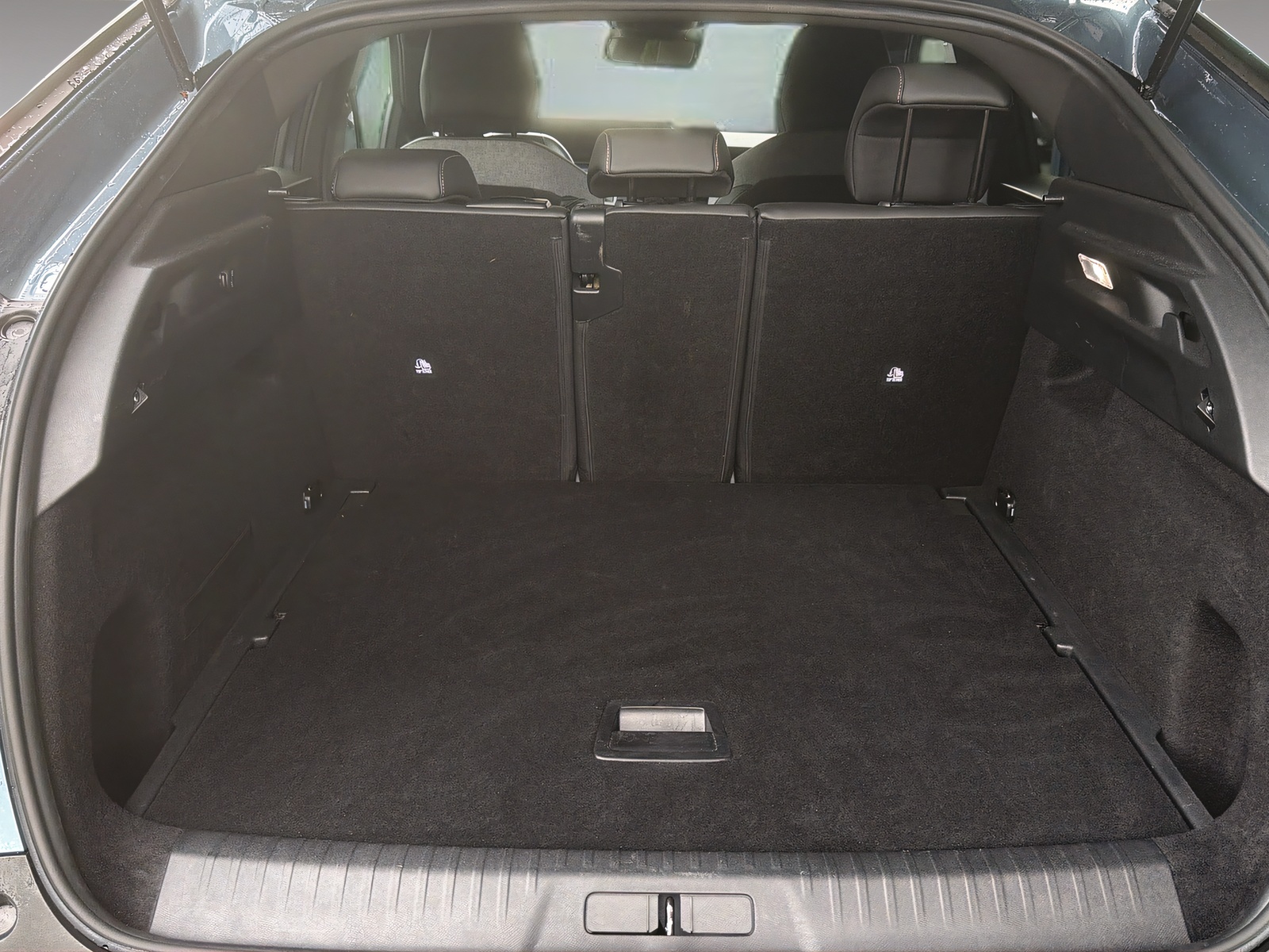 PEUGEOT 3008 1.2 Hybrid Allure-image-17