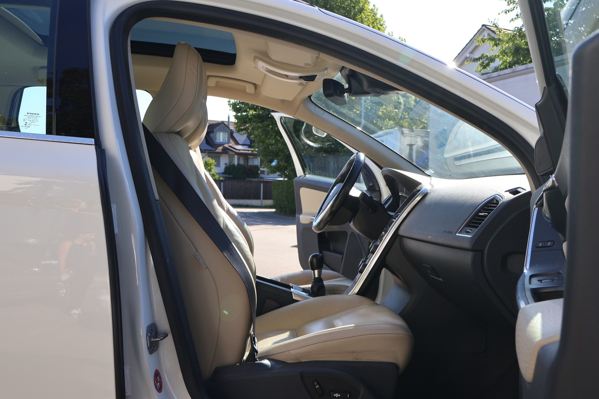 VOLVO XC60 D4 AWD R-Design-image-12