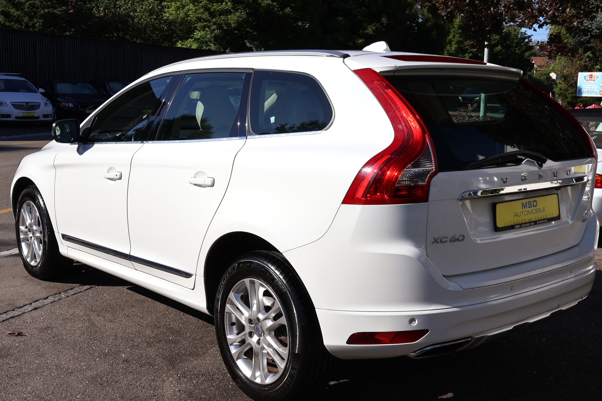 VOLVO XC60 D4 AWD R-Design-image-6