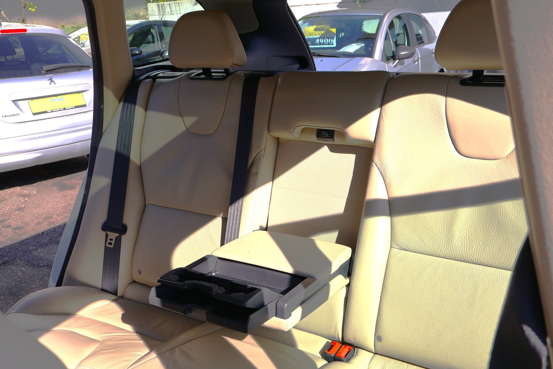 VOLVO XC60 D4 AWD R-Design-image-15