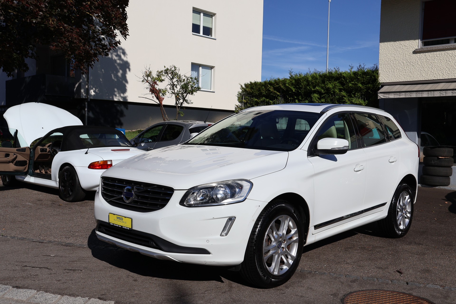VOLVO XC60 D4 AWD R-Design-image-2