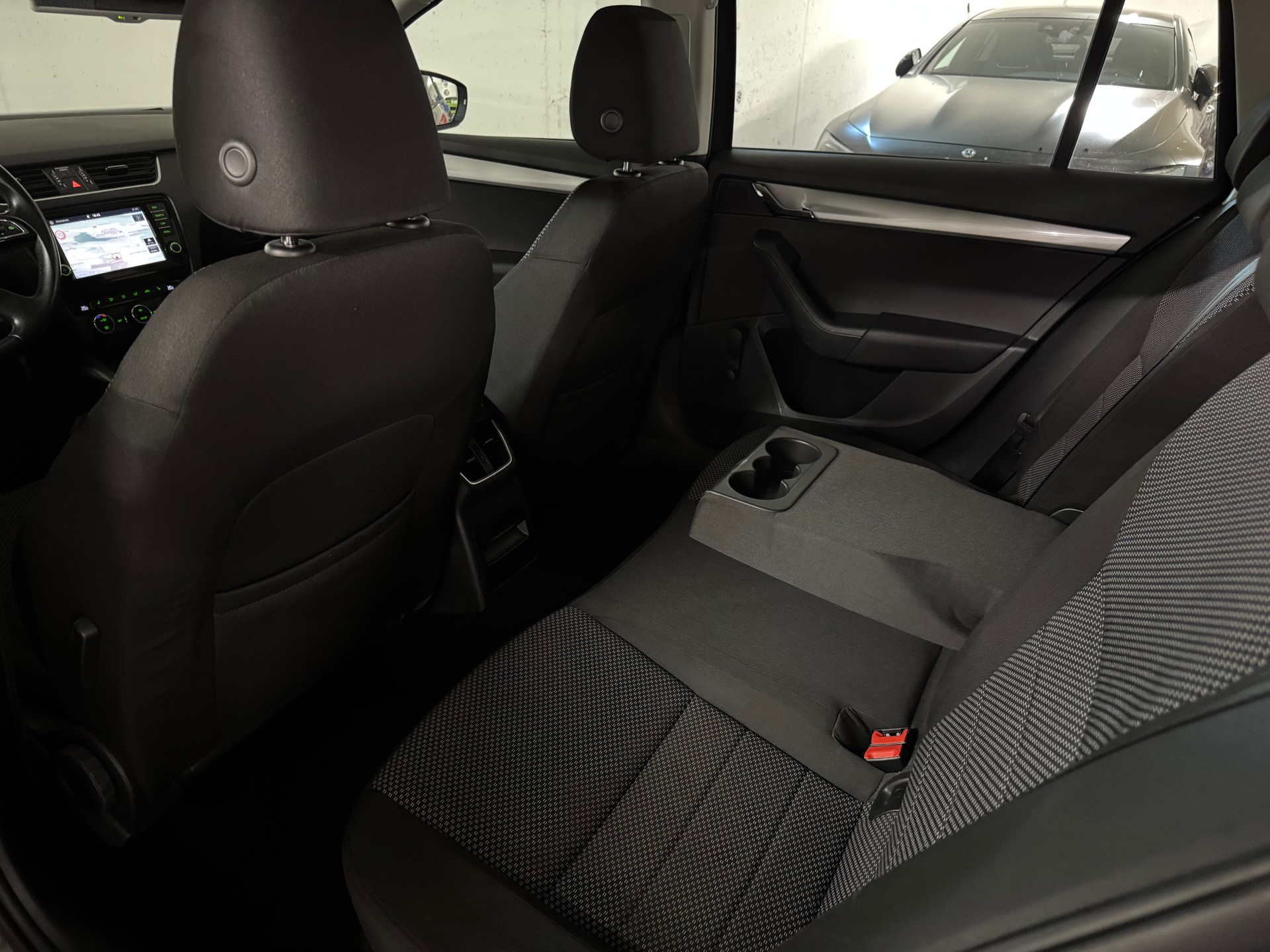 SKODA Octavia Combi 1.8 TSI Elegance 4x4 DSG mit AHK-image-13