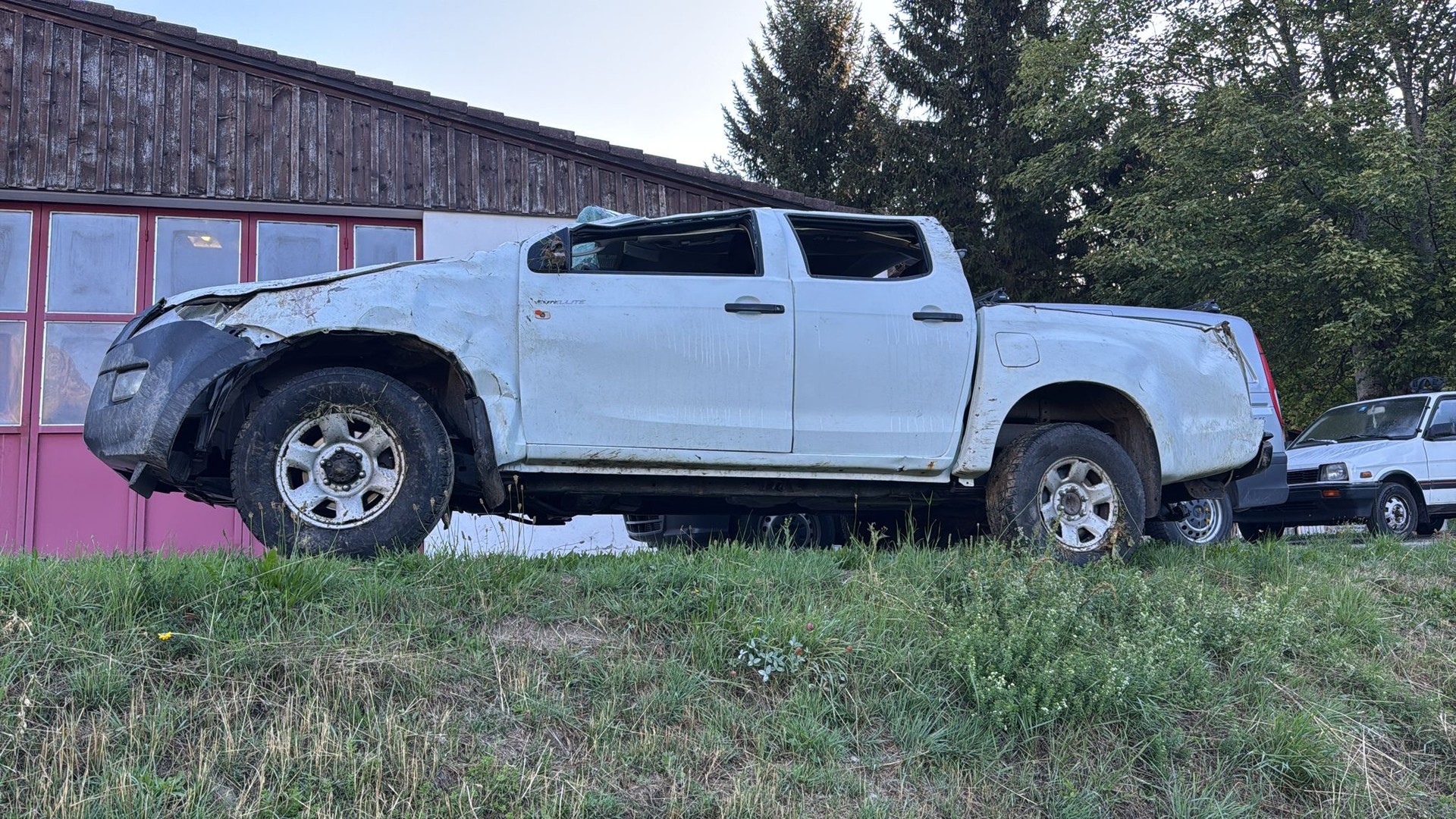 ISUZU D-MAX 2.5 Crew Cab Satellite 4x4-image-5