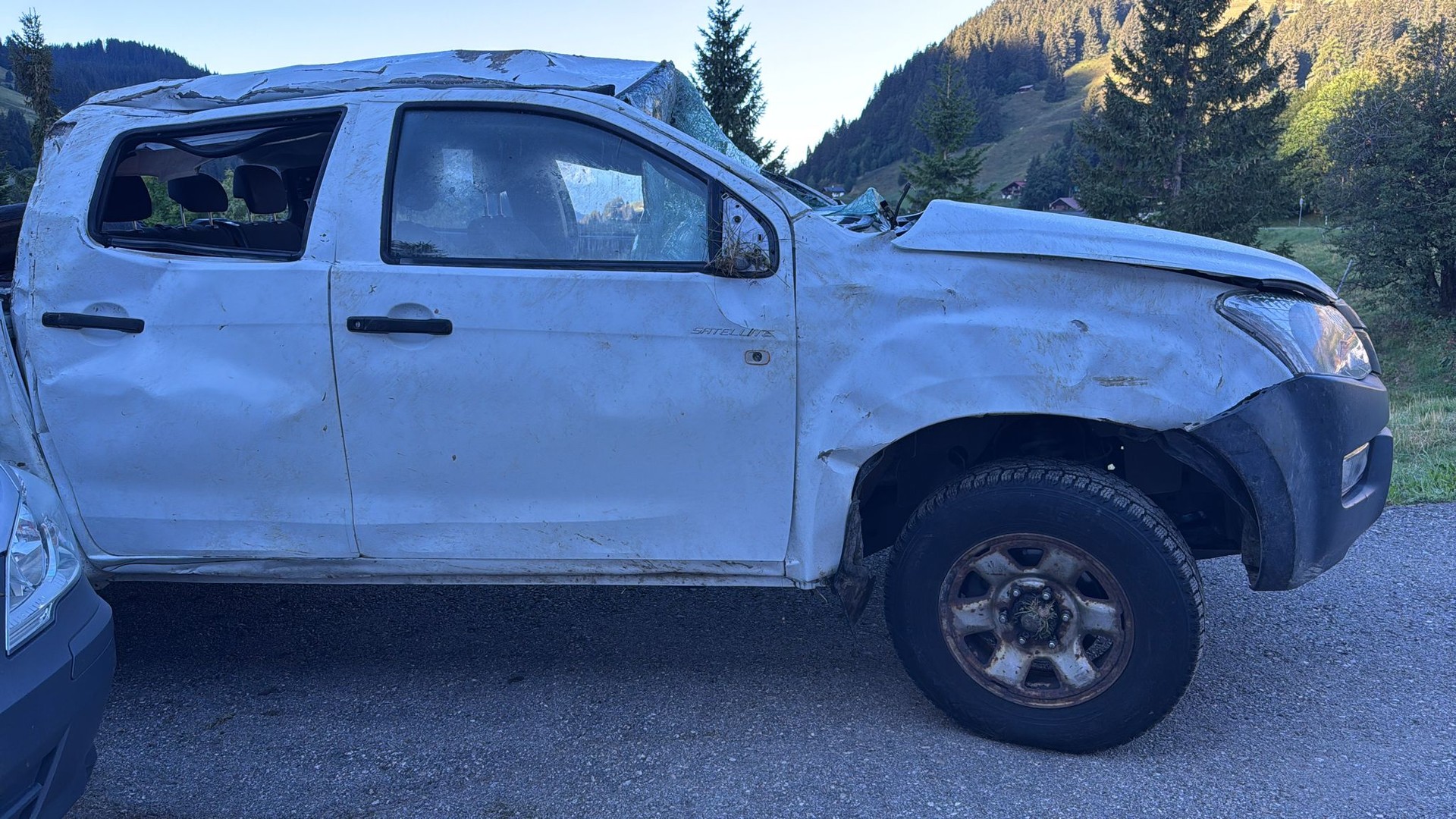 ISUZU D-MAX 2.5 Crew Cab Satellite 4x4-image-3