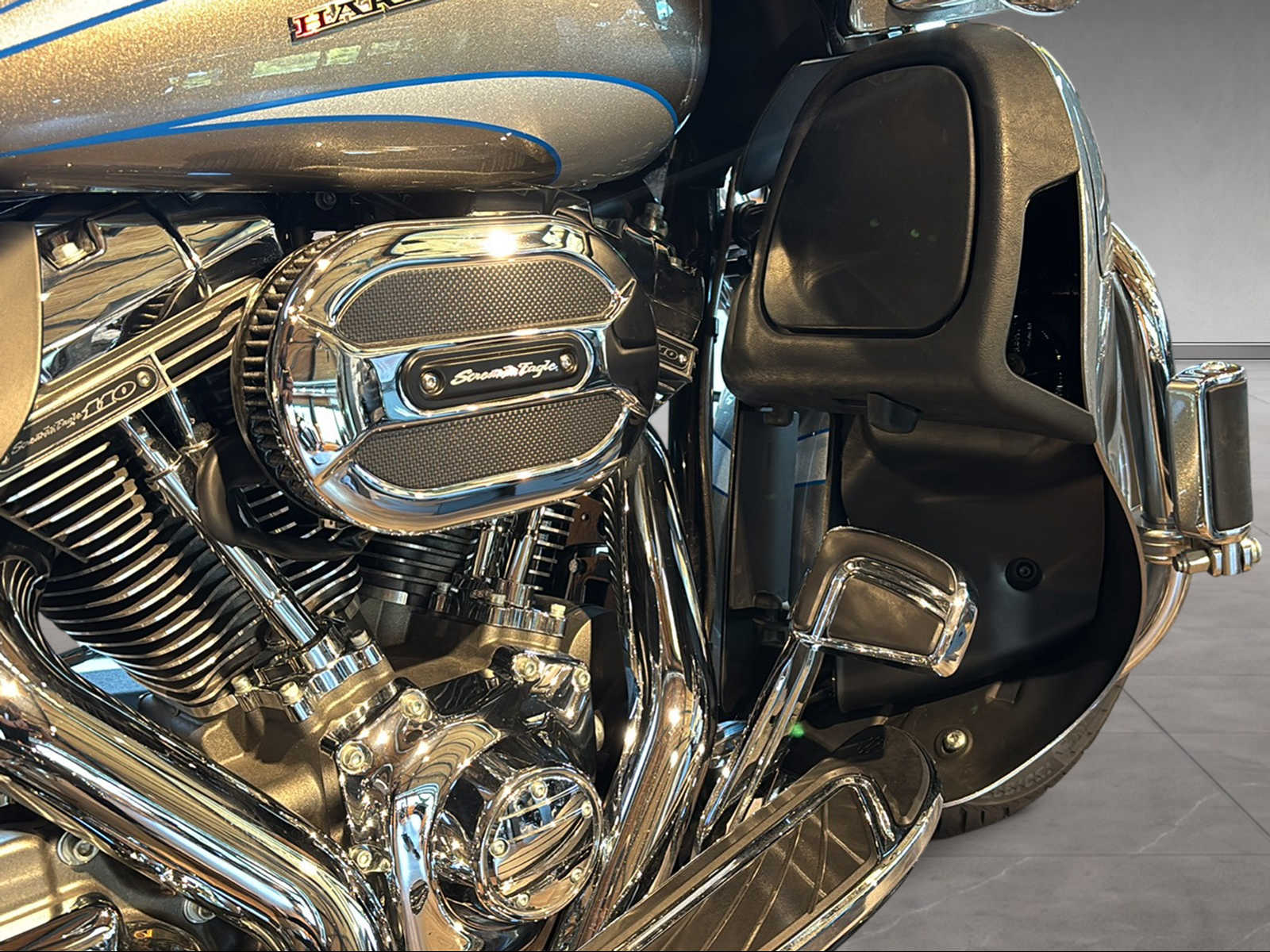 HARLEY-DAVIDSON FLTRUSE Road Glide Ultra ABS CVO-image-7