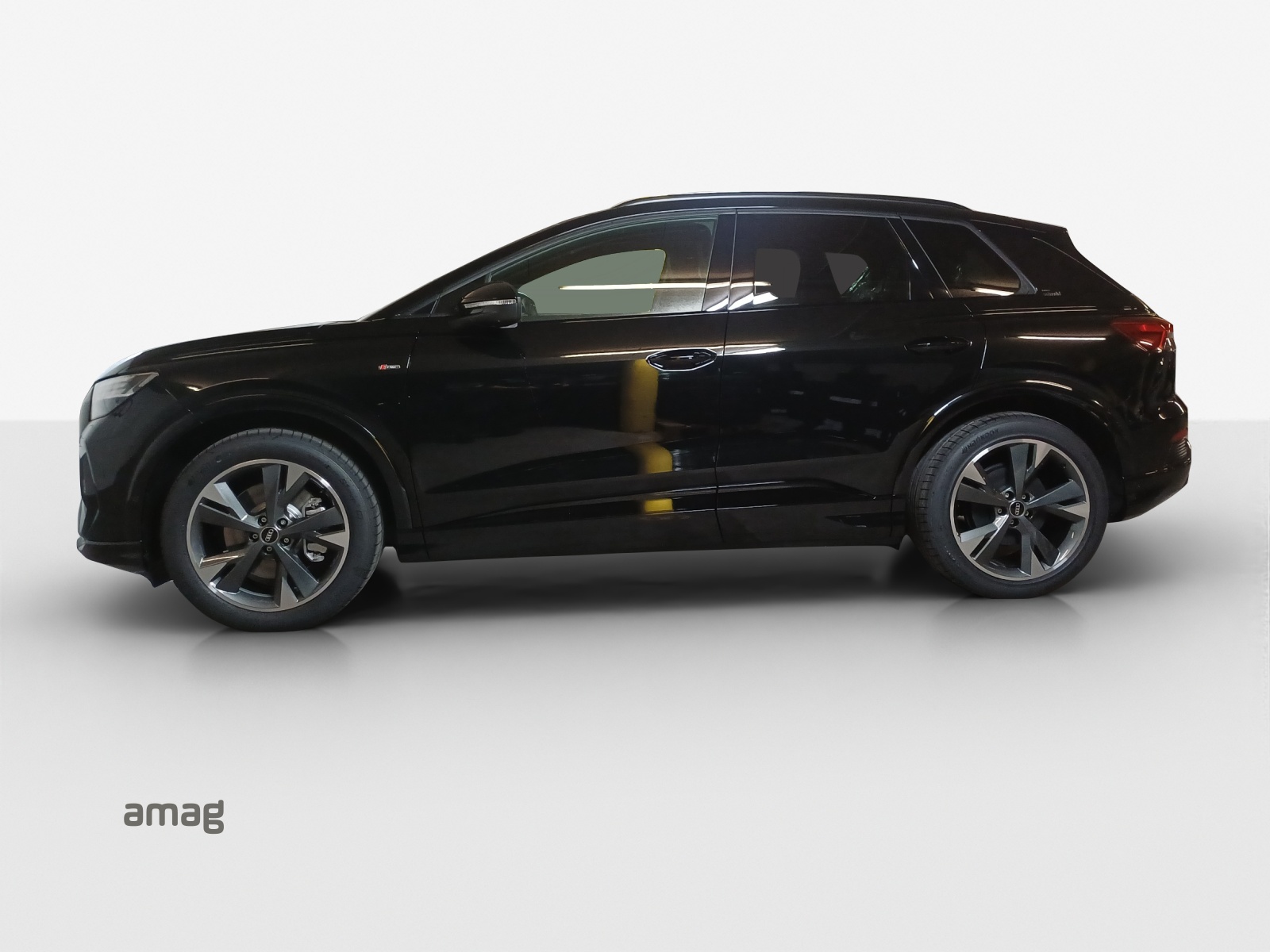AUDI Q4 e-tron 45 Edition Swiss Ski quattro-image-1