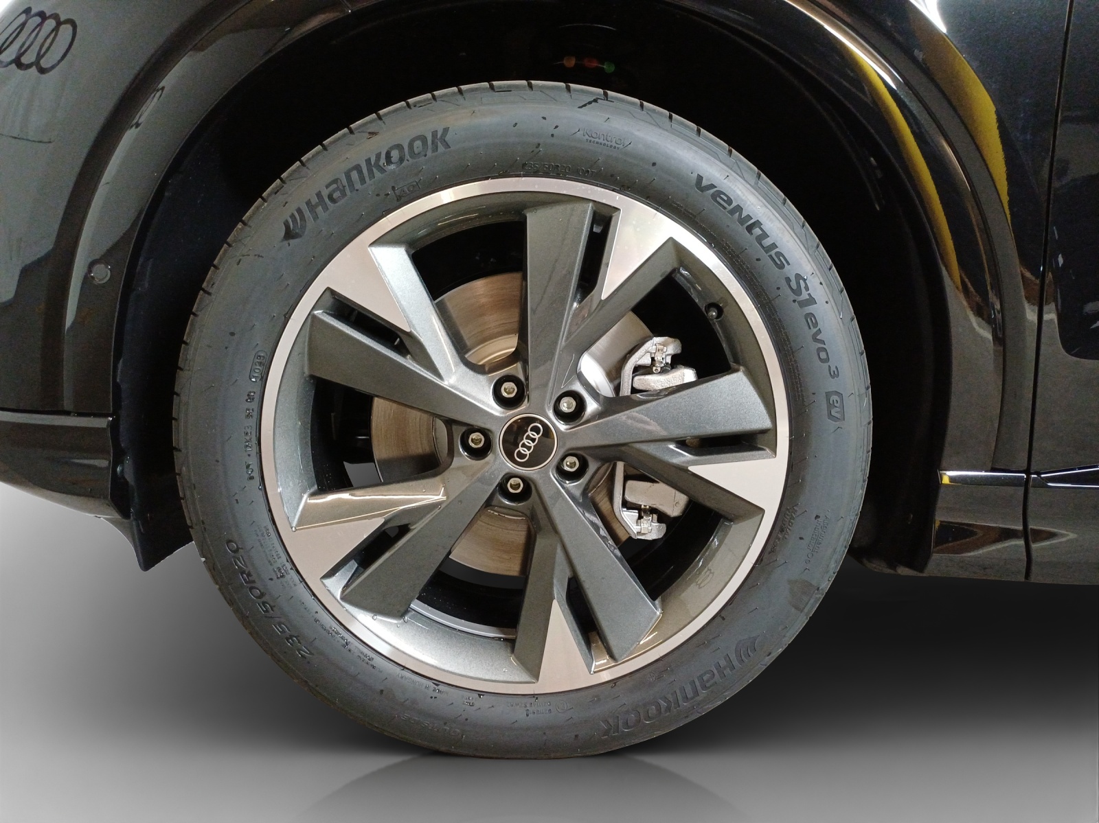 AUDI Q4 e-tron 45 Edition Swiss Ski quattro-image-15
