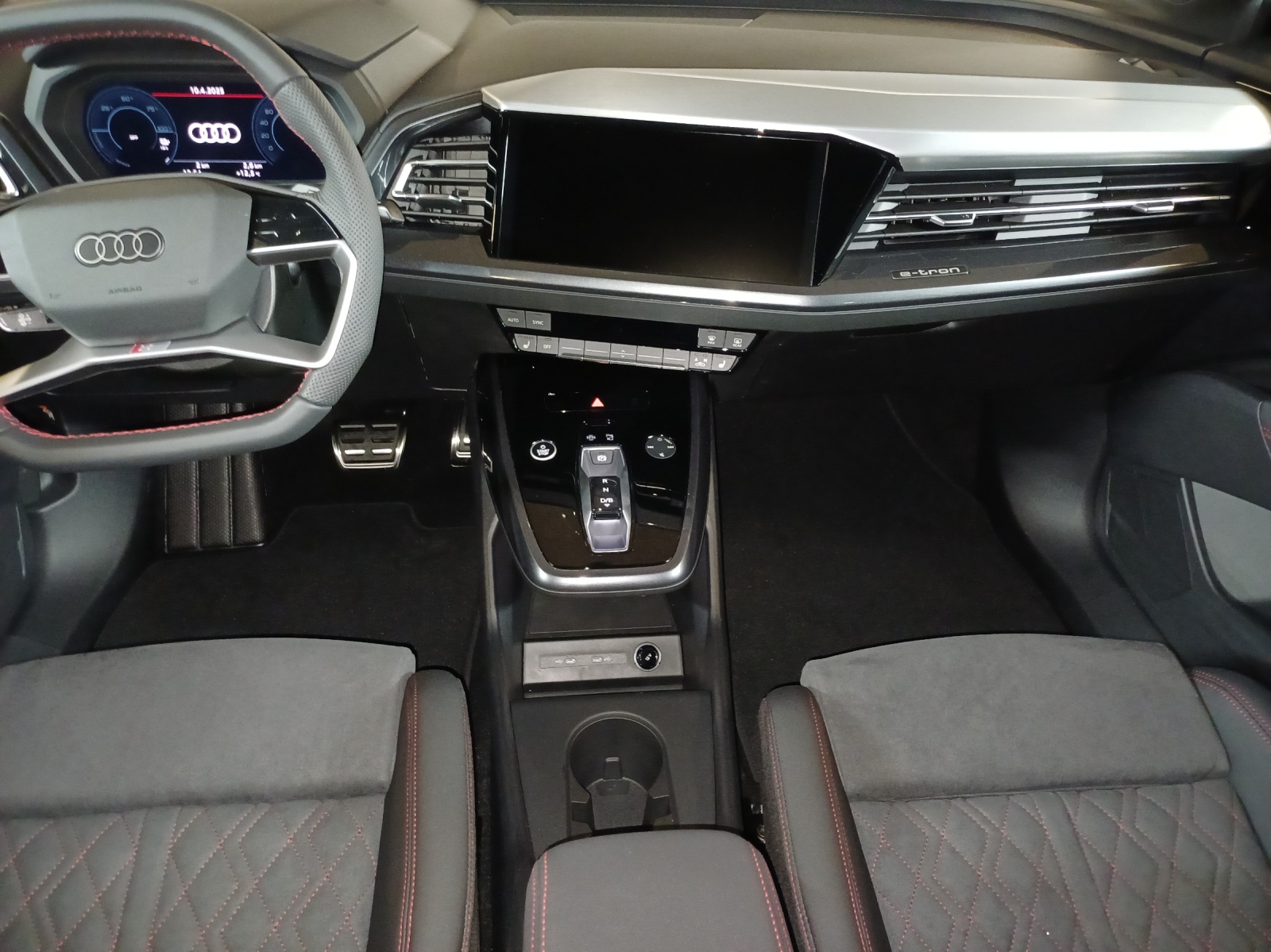 AUDI Q4 e-tron 45 Edition Swiss Ski quattro-image-10