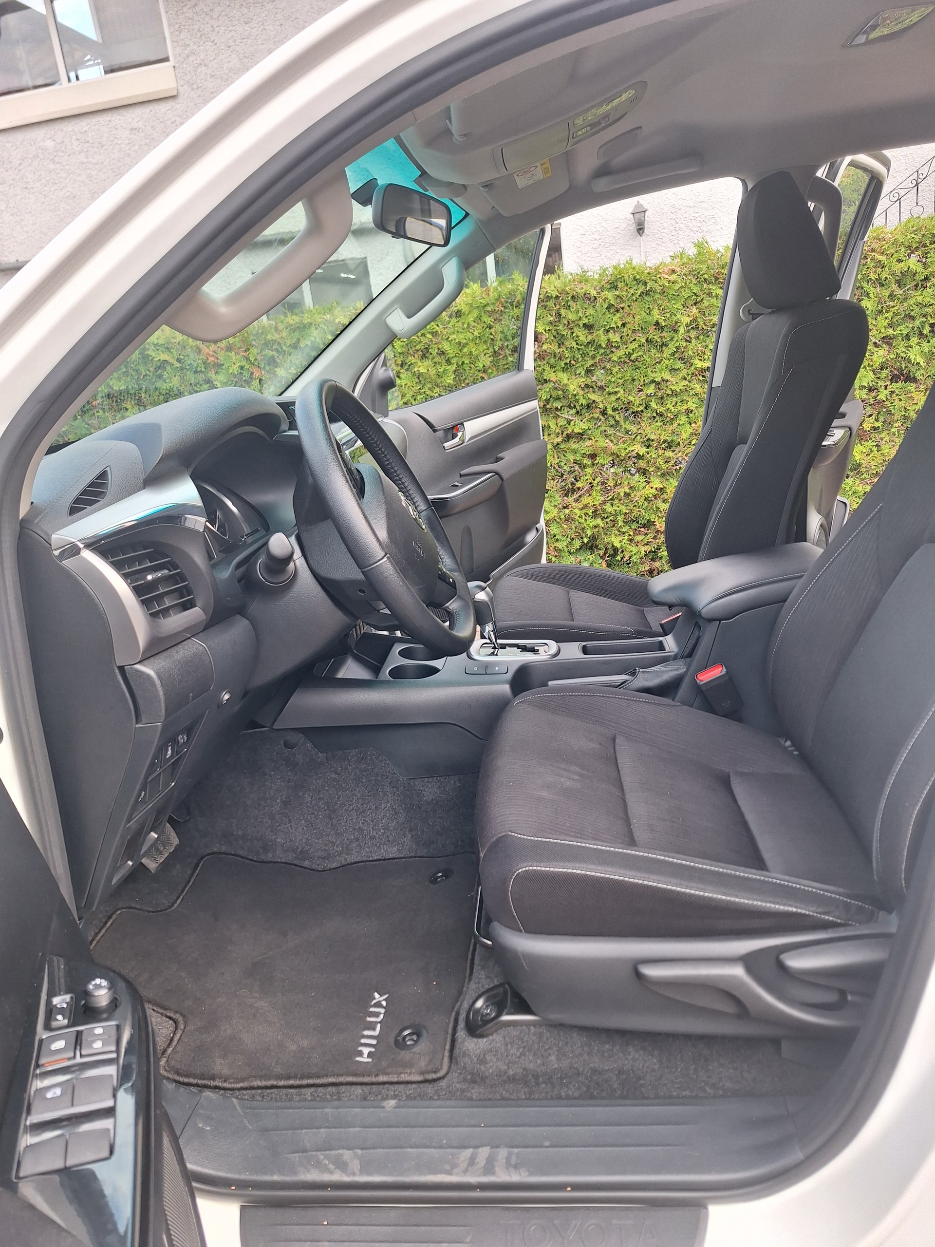 TOYOTA Hilux 2.8D-4D Style Double Cab 4x4 A-image-10
