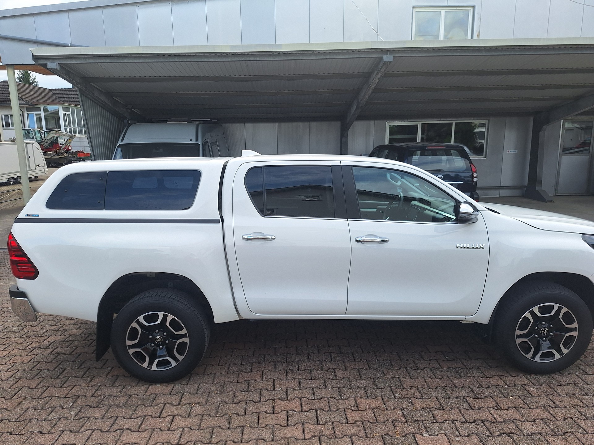TOYOTA Hilux 2.8D-4D Style Double Cab 4x4 A-image-6
