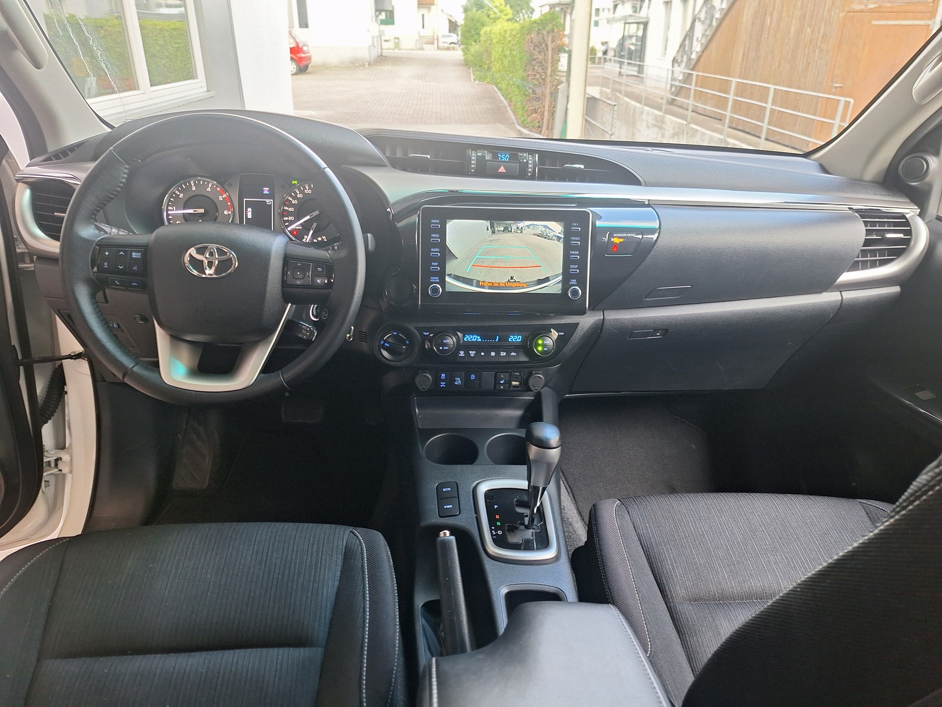 TOYOTA Hilux 2.8D-4D Style Double Cab 4x4 A-image-15