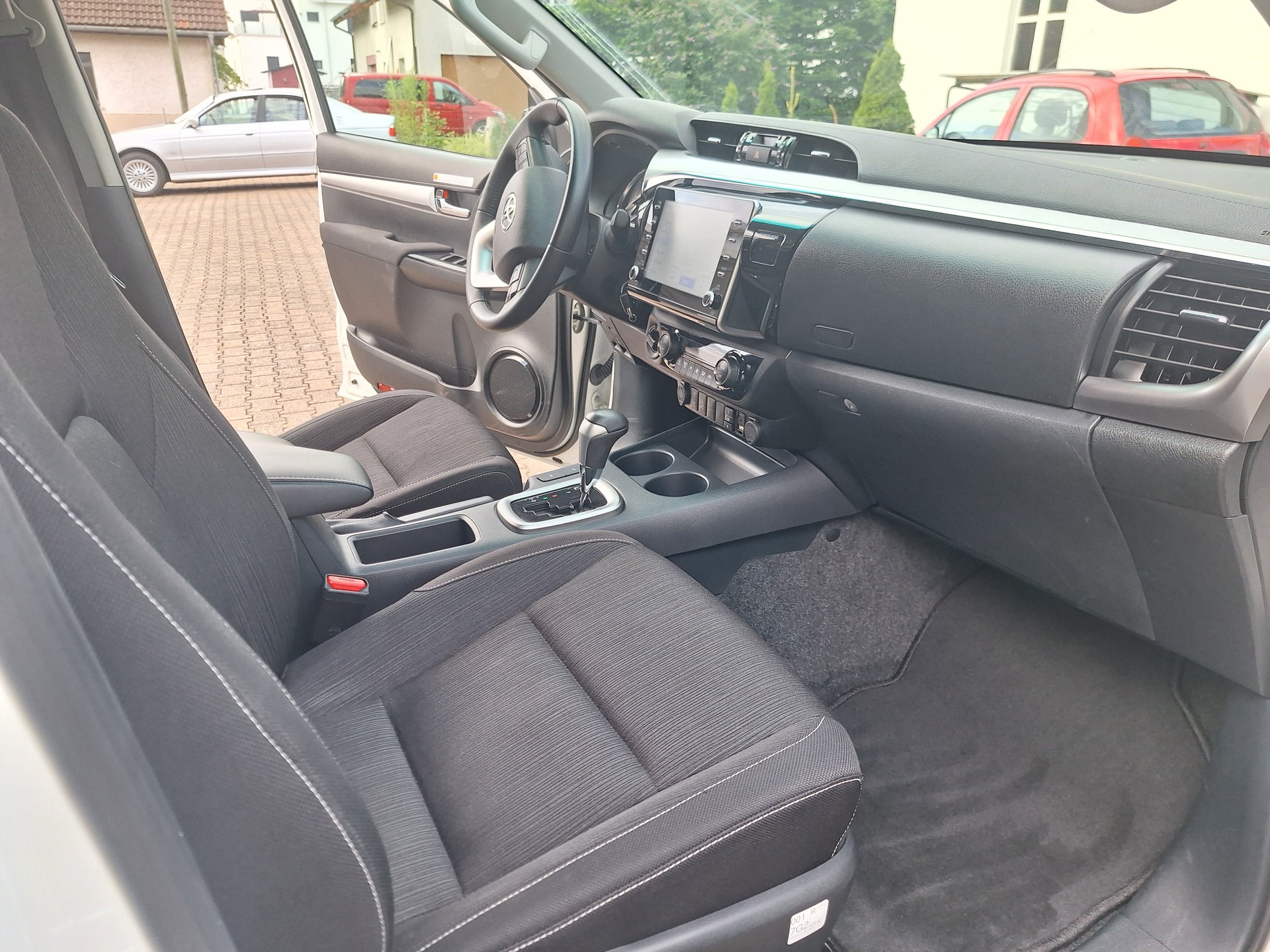 TOYOTA Hilux 2.8D-4D Style Double Cab 4x4 A-image-14