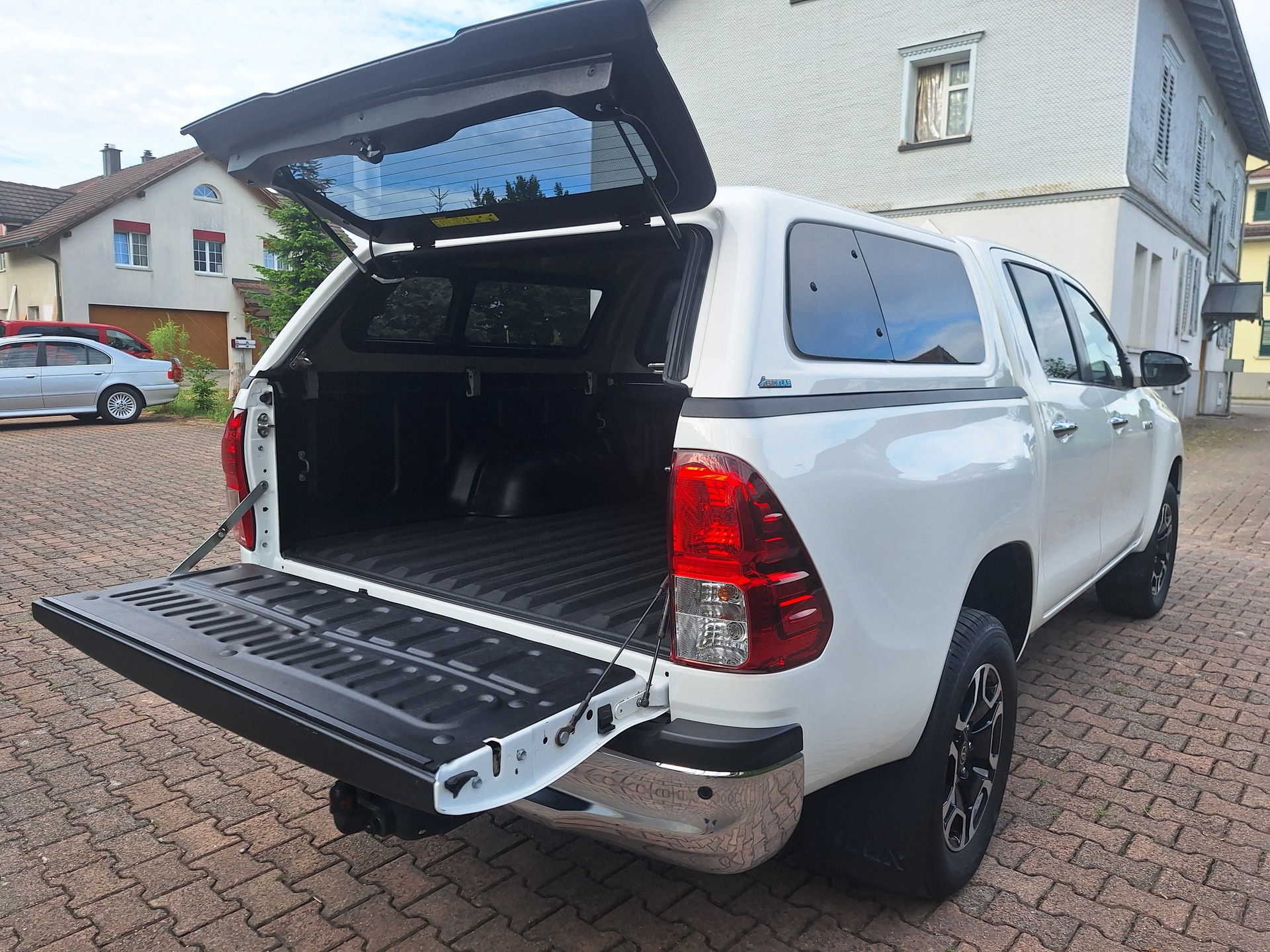 TOYOTA Hilux 2.8D-4D Style Double Cab 4x4 A-image-4