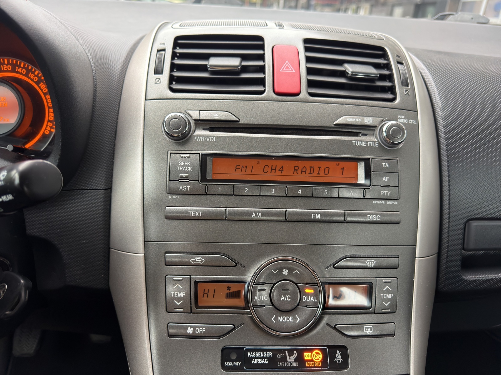 TOYOTA Auris 2.0 D-4D Linea Sol-image-12