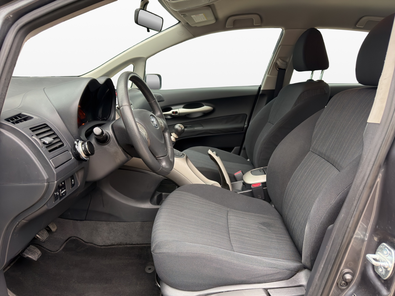 TOYOTA Auris 2.0 D-4D Linea Sol-image-8