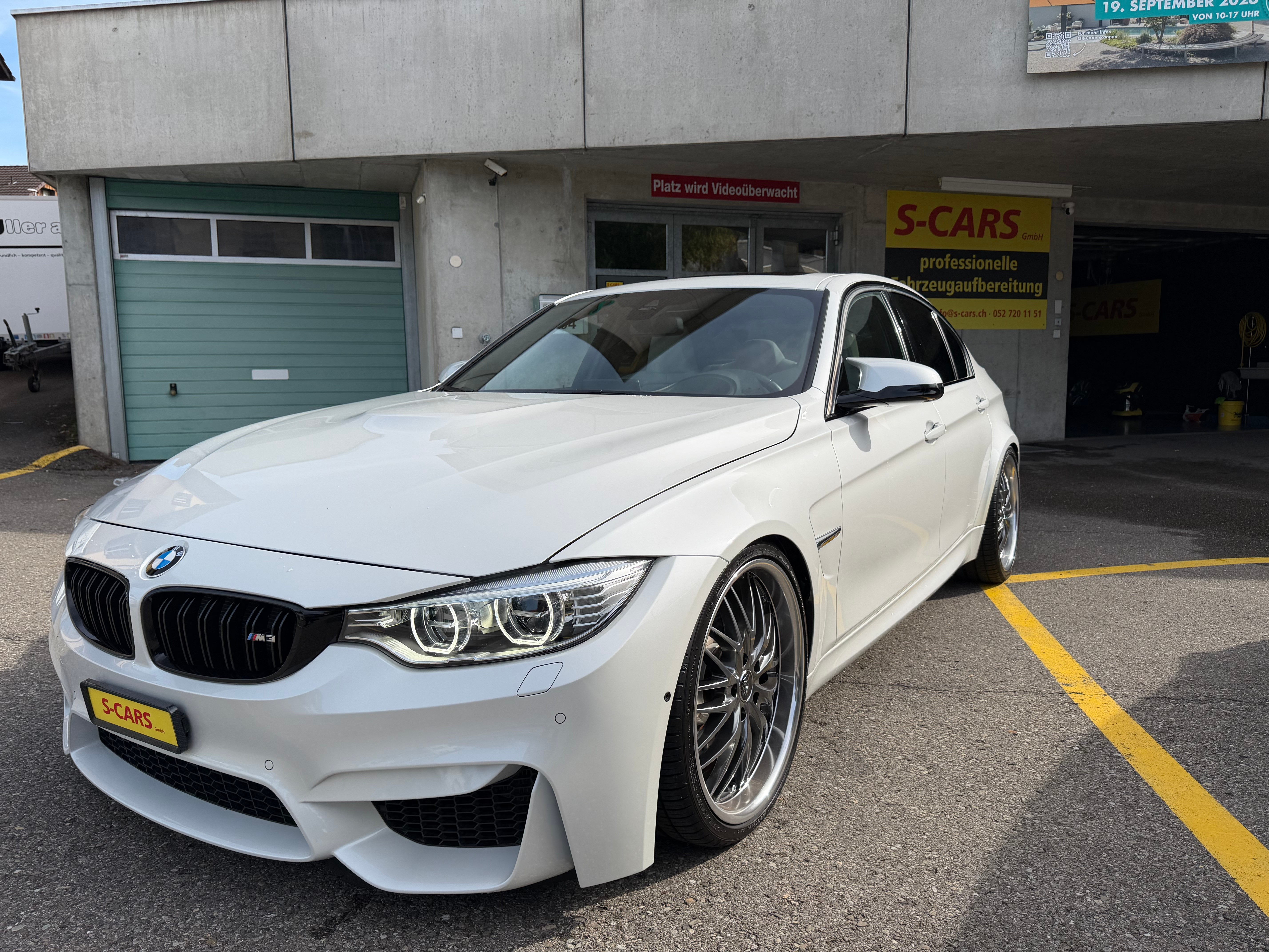 Car photo