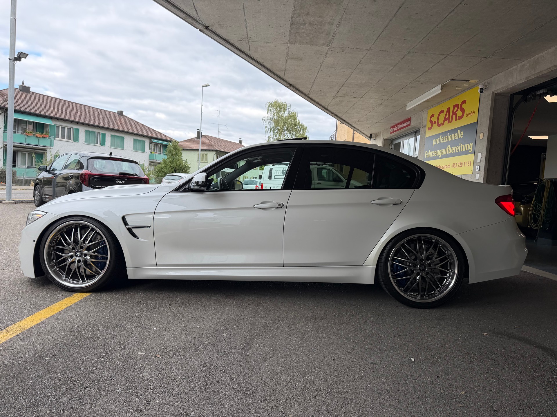 BMW M3 Drivelogic-showroom-element-3