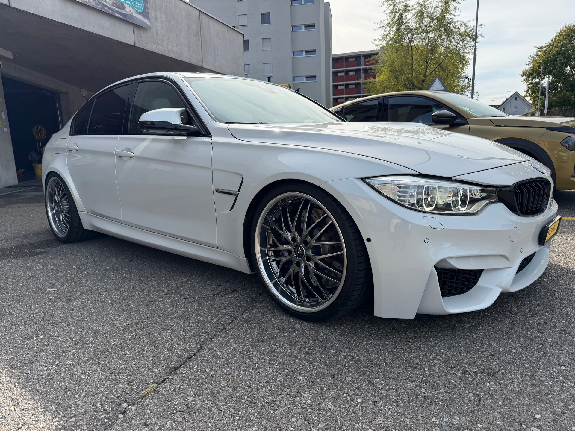 BMW M3 Drivelogic-showroom-element-3