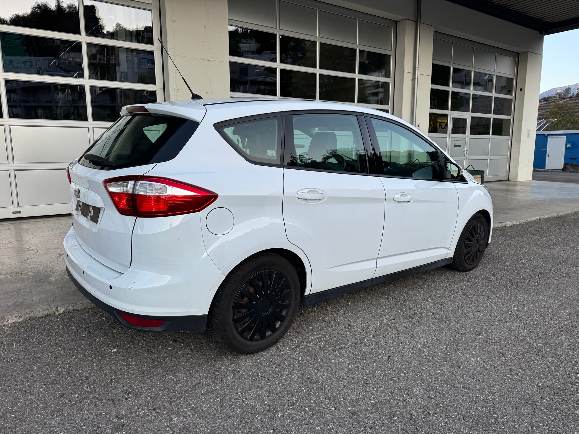 FORD 2.0 TDCi 115 Titanium-image-3