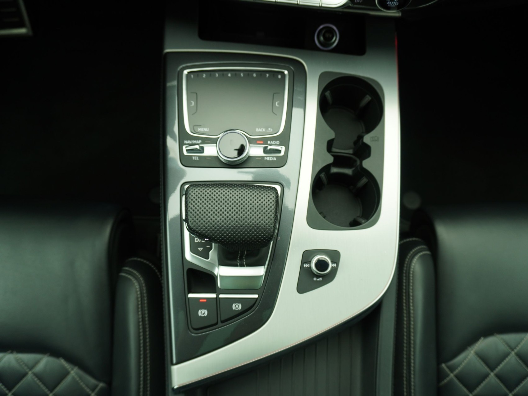 AUDI Q7 50 TDI S line quattro T-Tronic-image-18