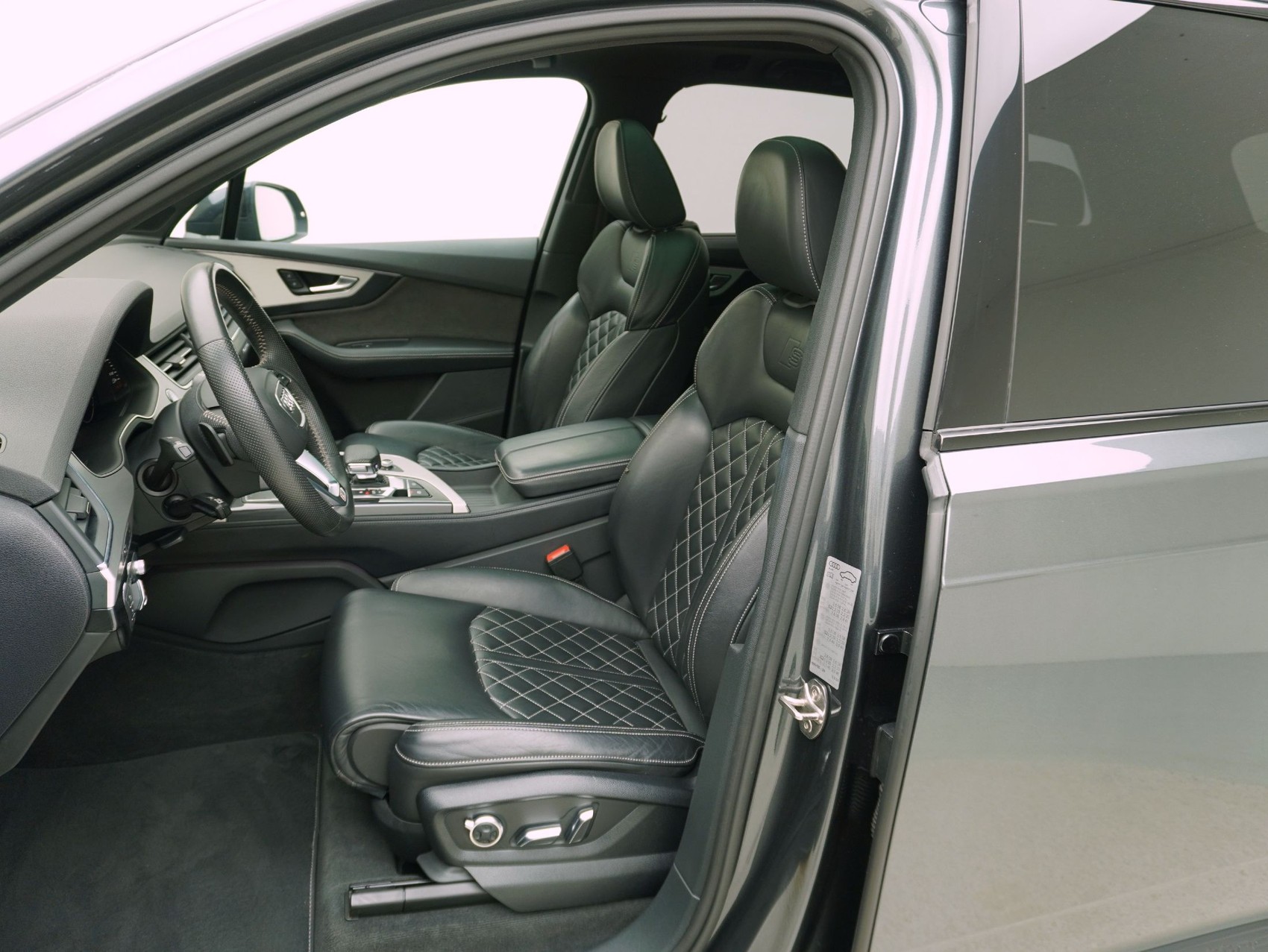 AUDI Q7 50 TDI S line quattro T-Tronic-image-9
