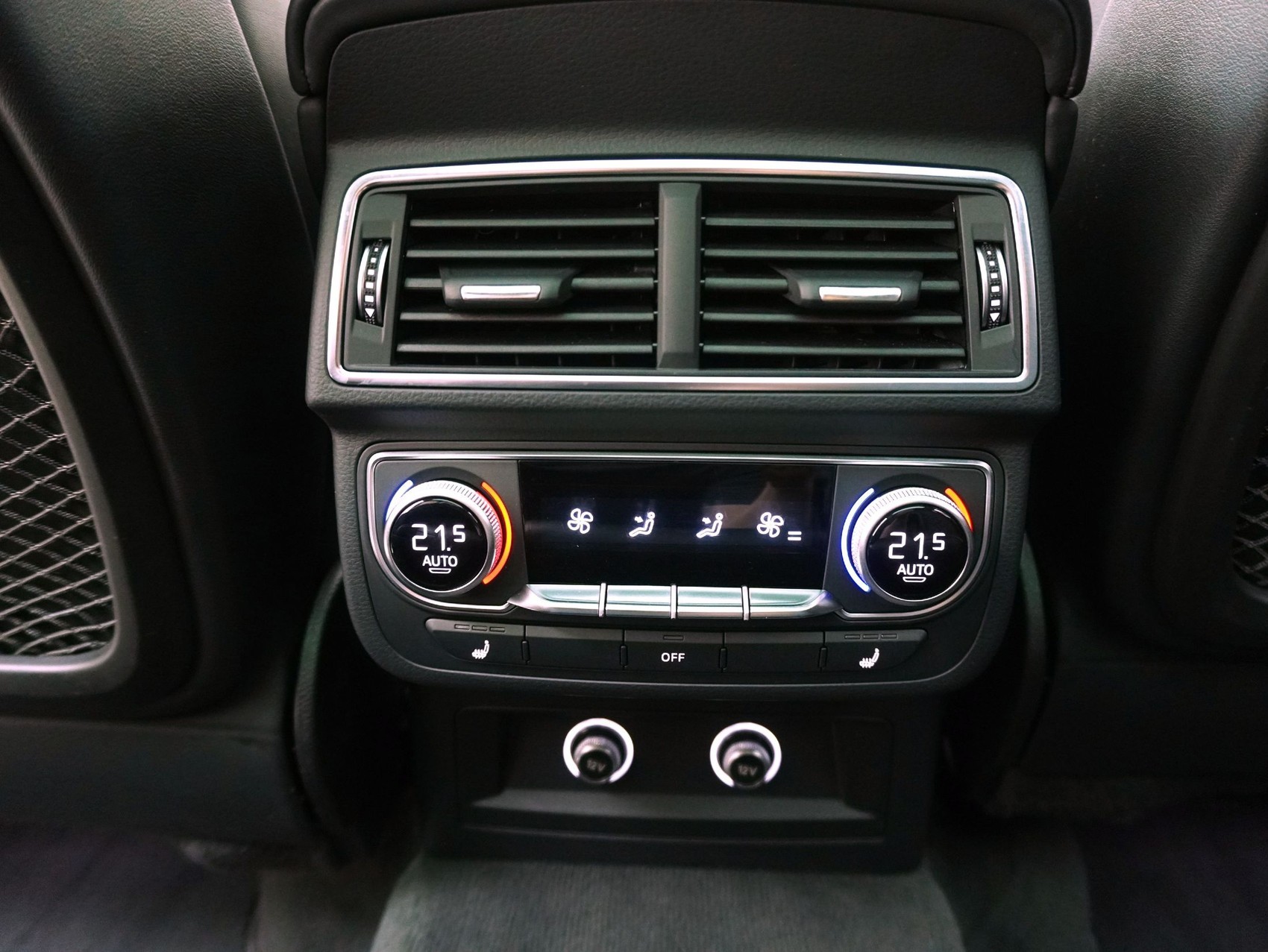 AUDI Q7 50 TDI S line quattro T-Tronic-image-16