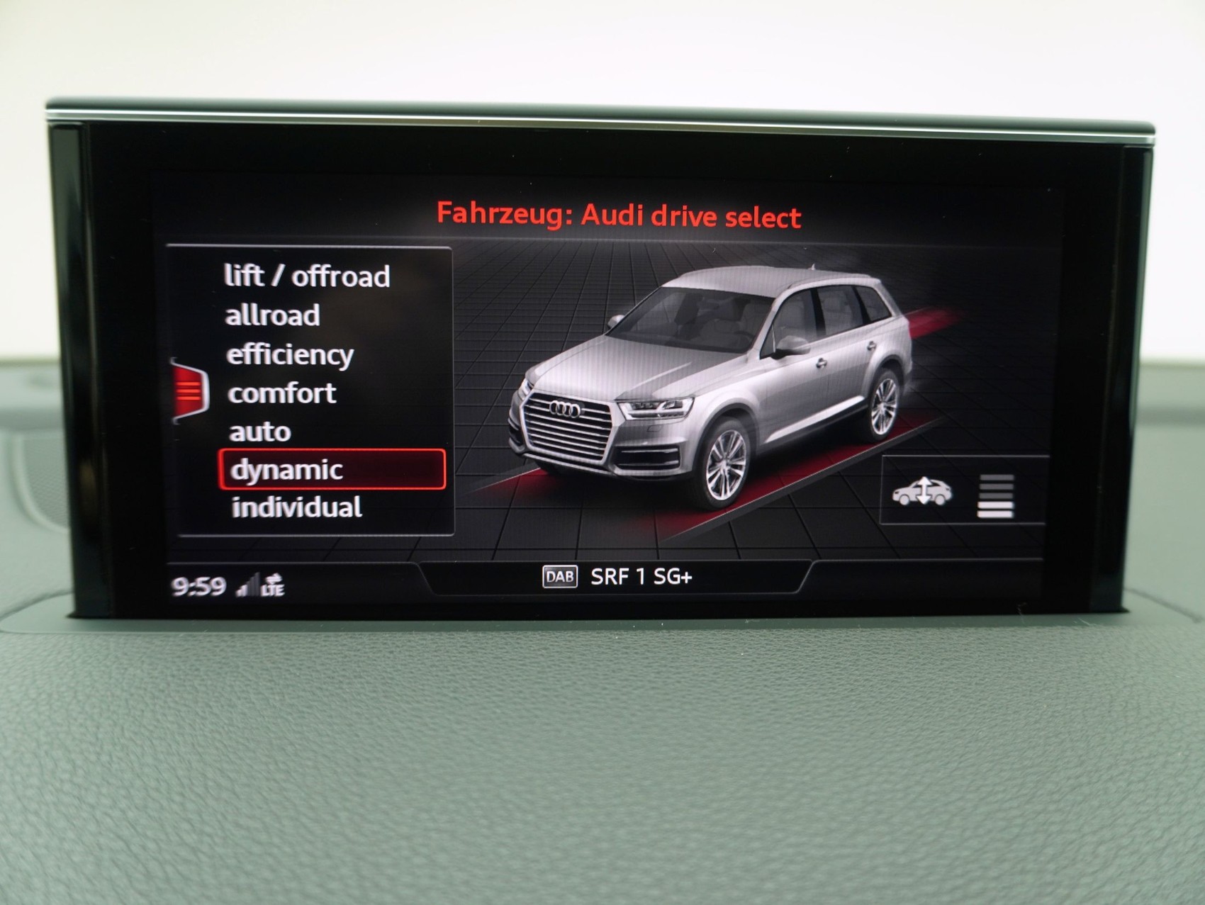 AUDI Q7 50 TDI S line quattro T-Tronic-image-23