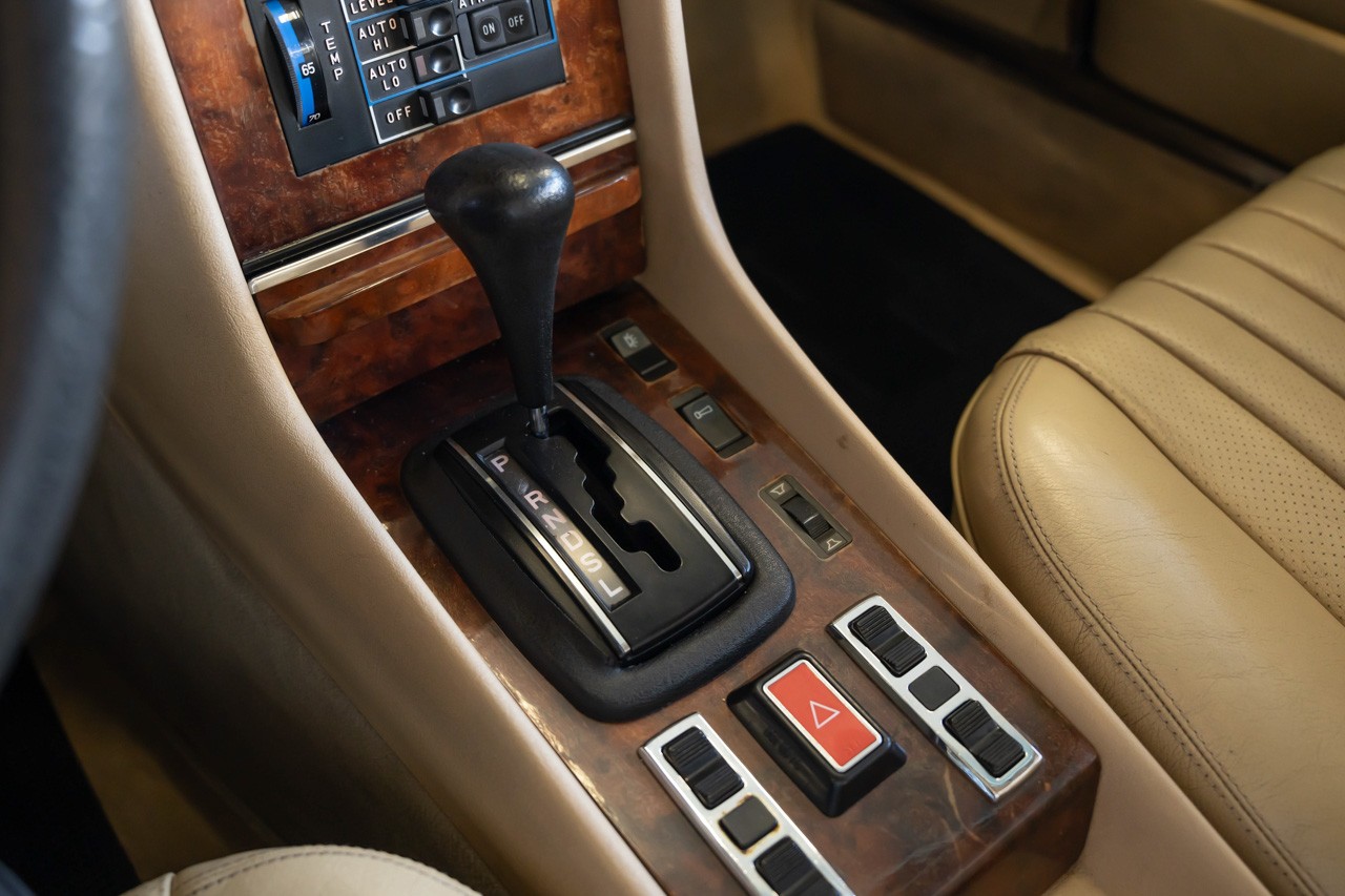 MERCEDES-BENZ 500 SLC-image-24