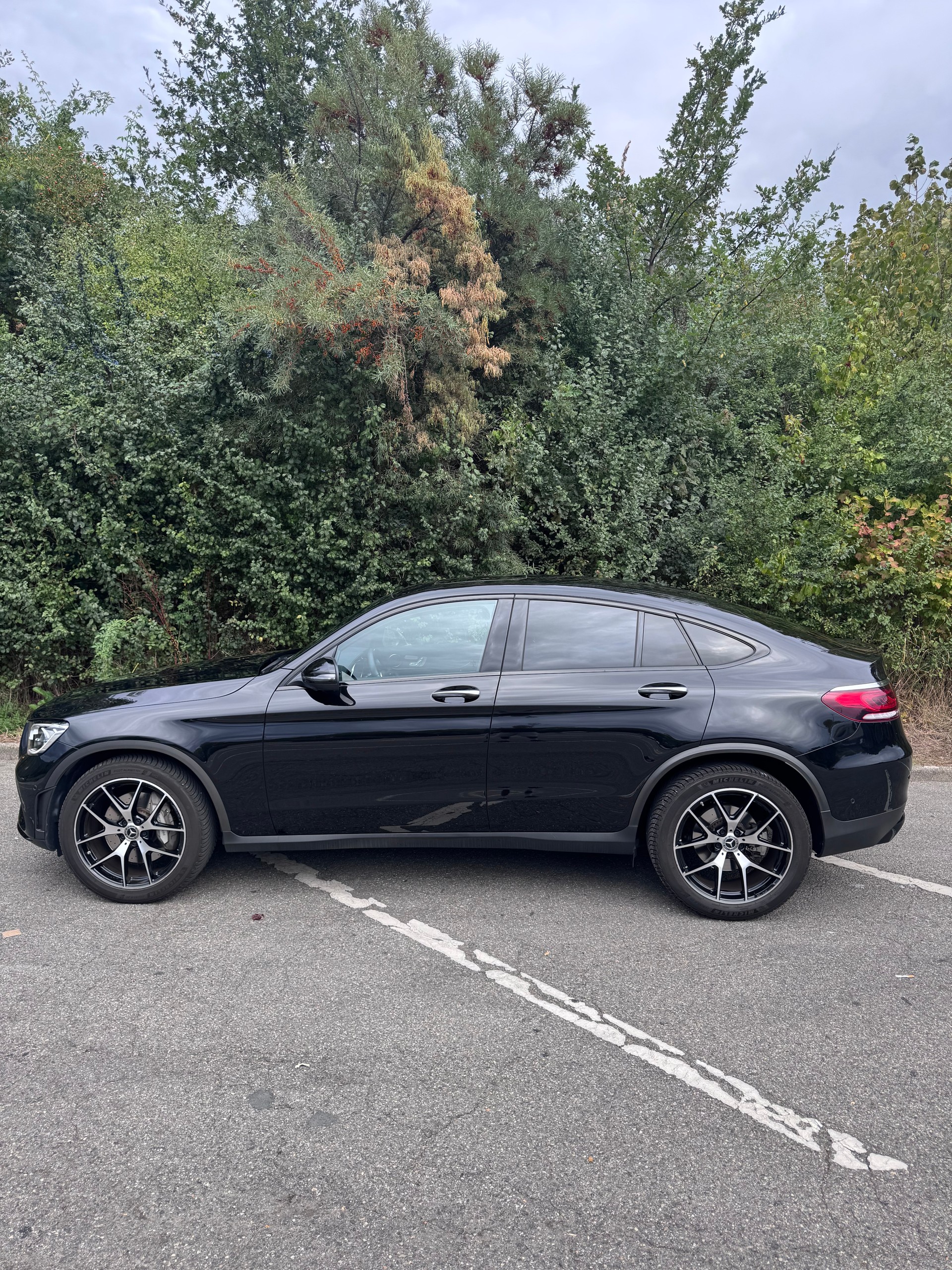MERCEDES-BENZ GLC 220 d AMG Line 4matic-image-1