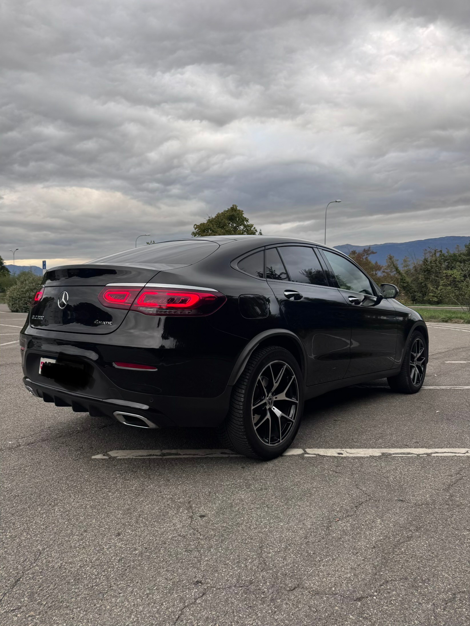 MERCEDES-BENZ GLC 220 d AMG Line 4matic-image-3