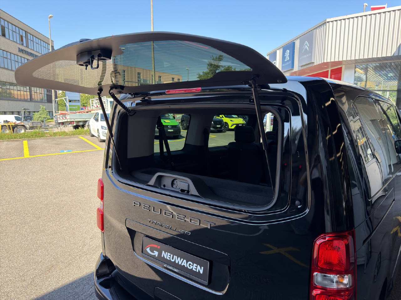 PEUGEOT Traveller Standard 2.2 BlueHDi 180 Business VIP S/S-image-14
