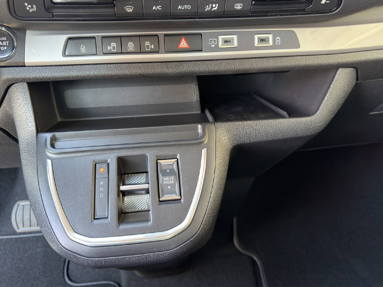 PEUGEOT Traveller Standard 2.2 BlueHDi 180 Business VIP S/S-image-7