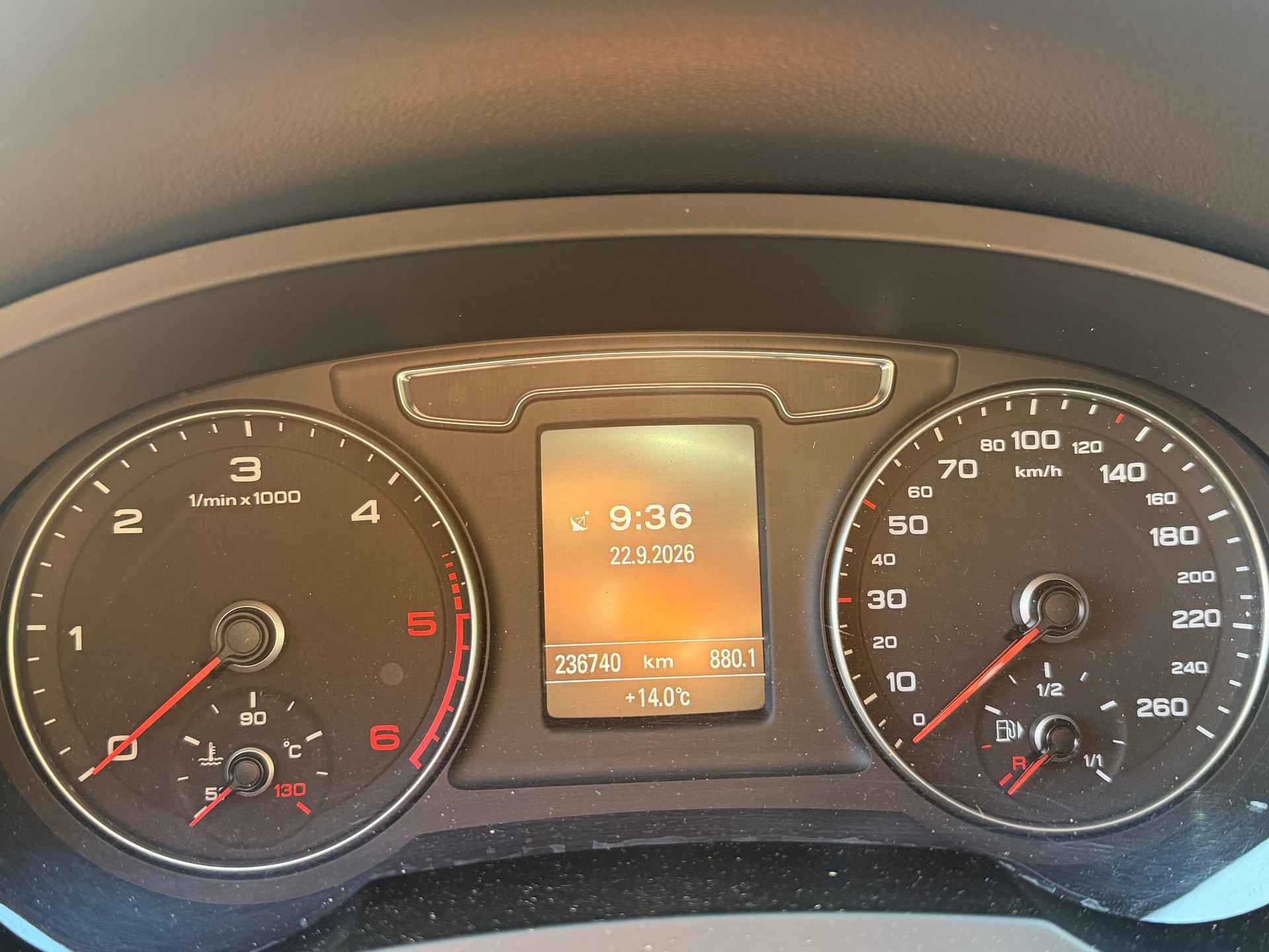 AUDI Q3 2.0 TDI sport quattro S-tronic-image-14