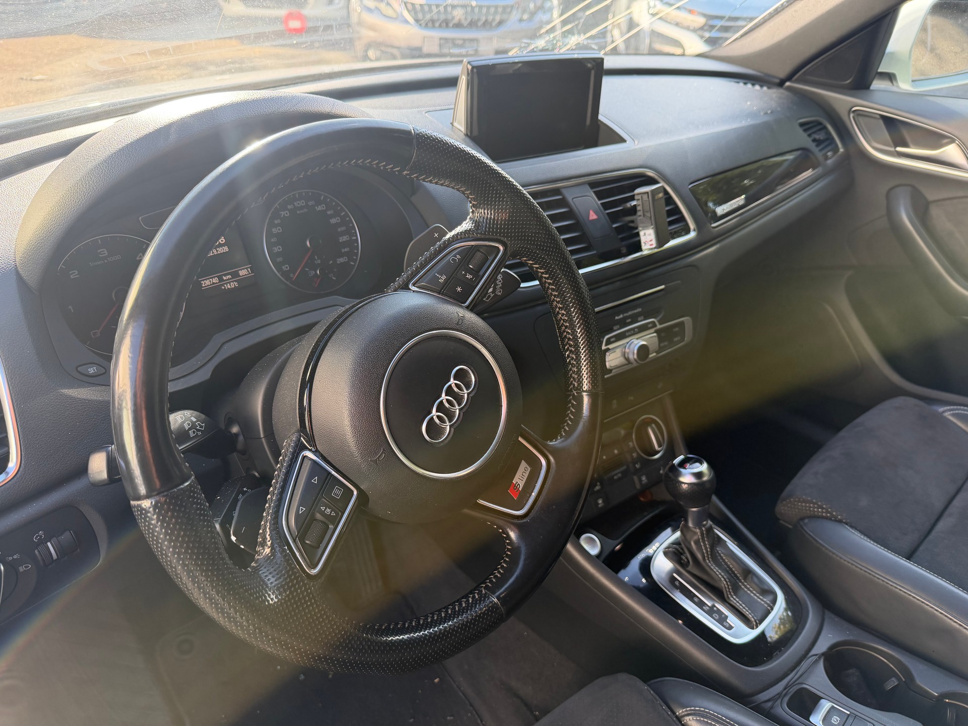 AUDI Q3 2.0 TDI sport quattro S-tronic-image-13