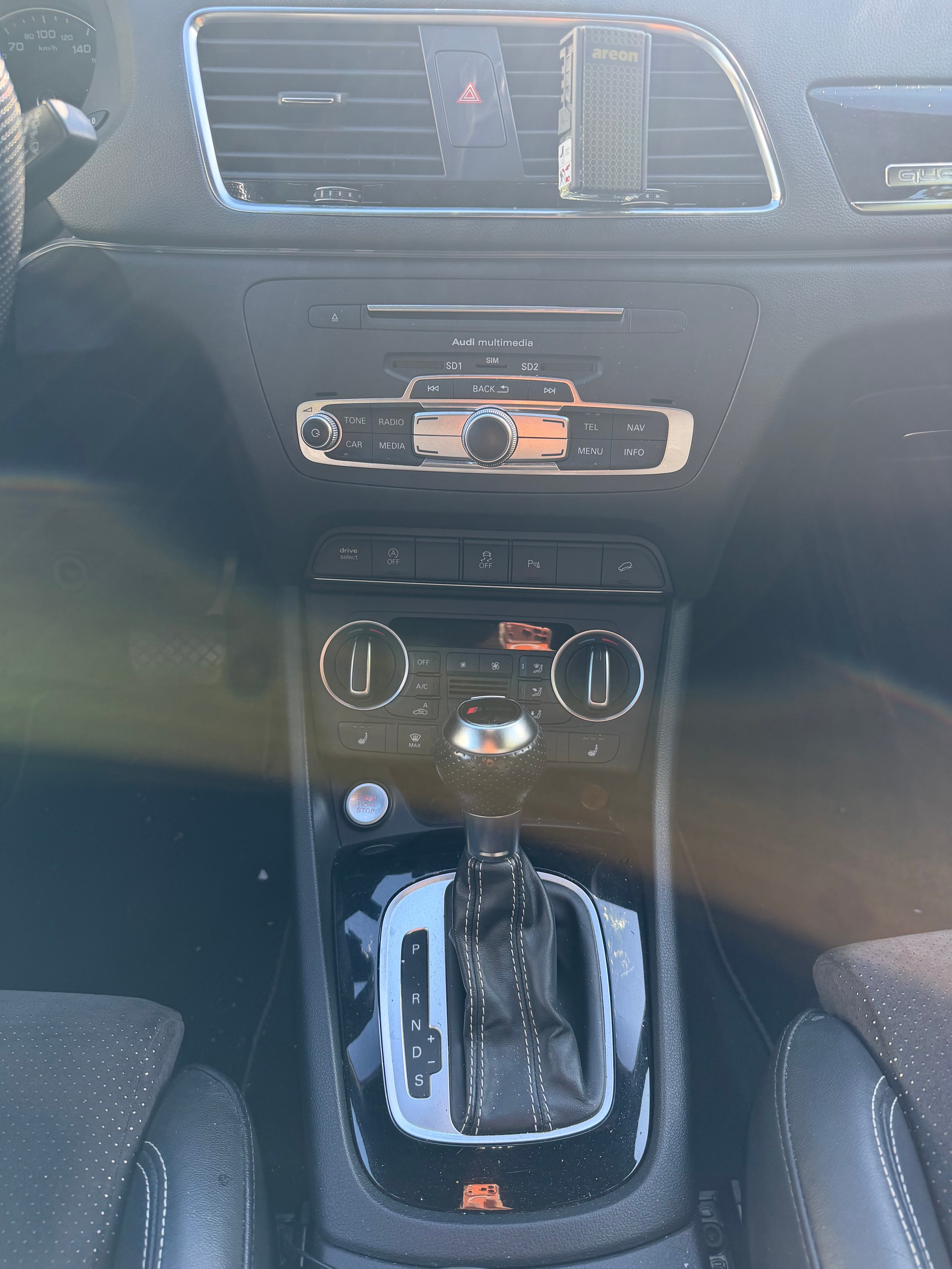 AUDI Q3 2.0 TDI sport quattro S-tronic-image-11