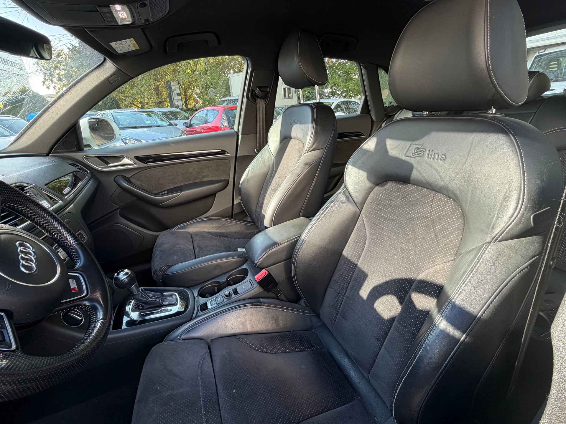 AUDI Q3 2.0 TDI sport quattro S-tronic-image-12
