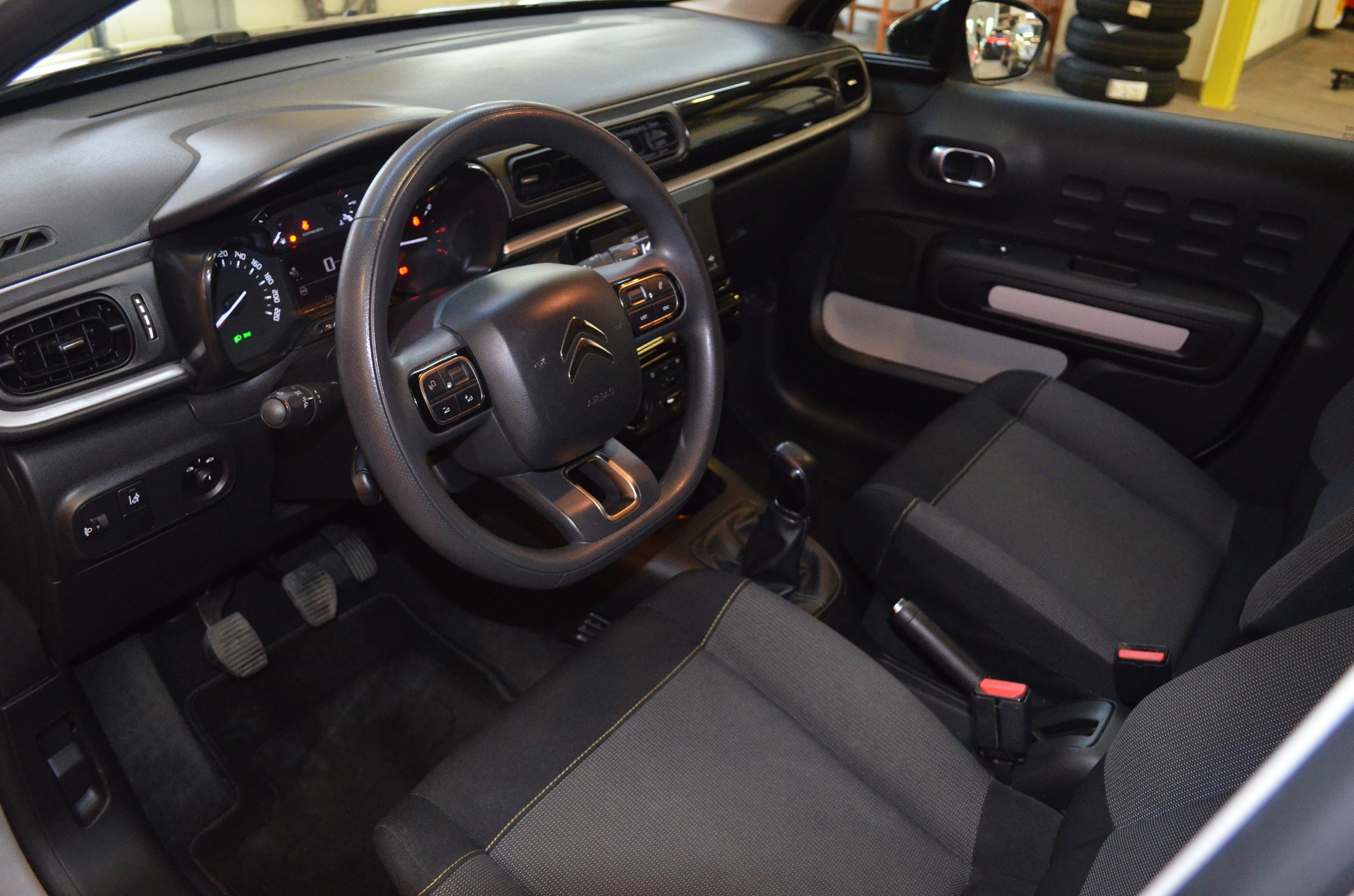 CITROEN C3 1.2i PureTech Feel Pack EDITION Mountain-image-7