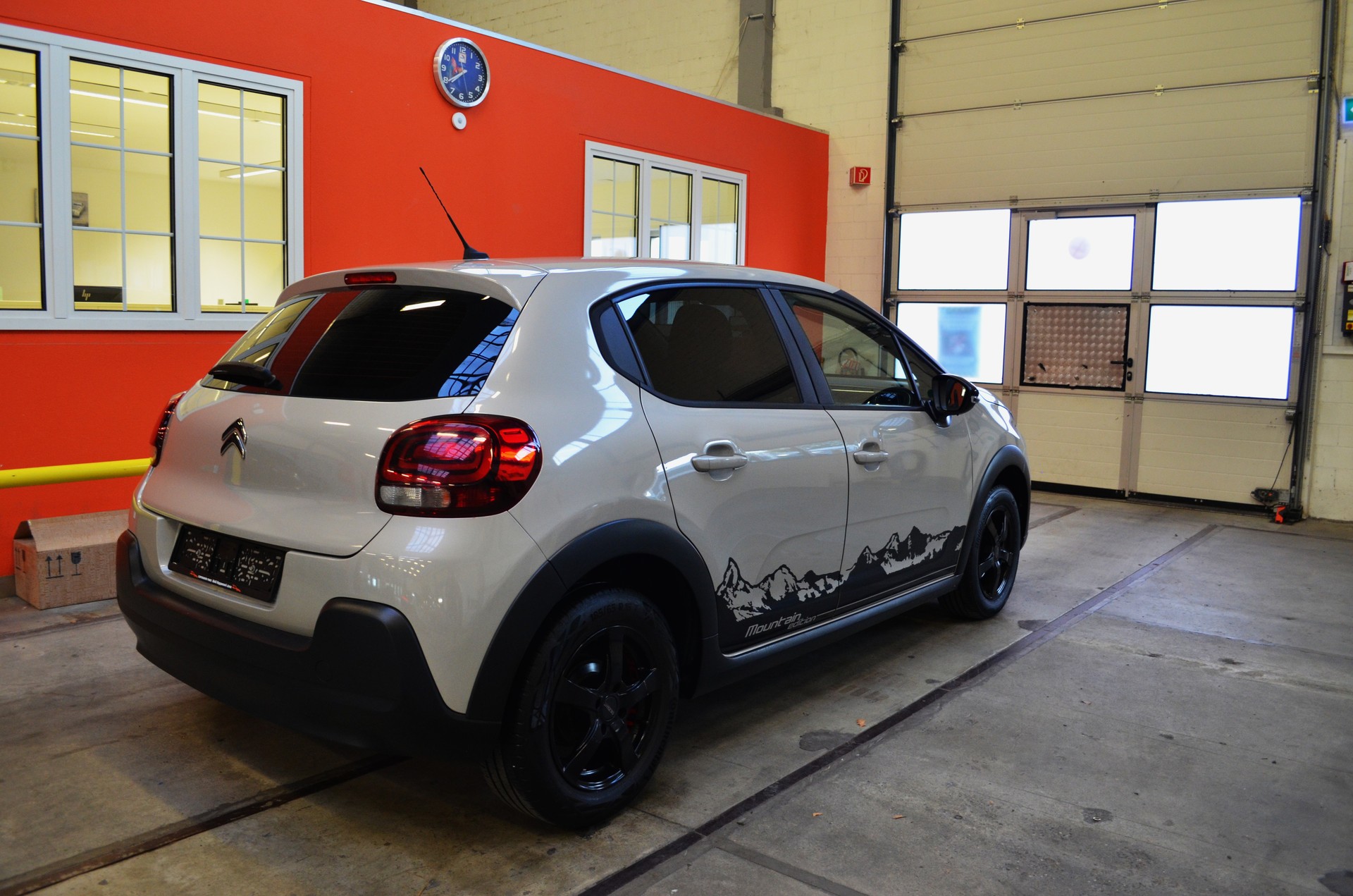 CITROEN C3 1.2i PureTech Feel Pack EDITION Mountain-image-4