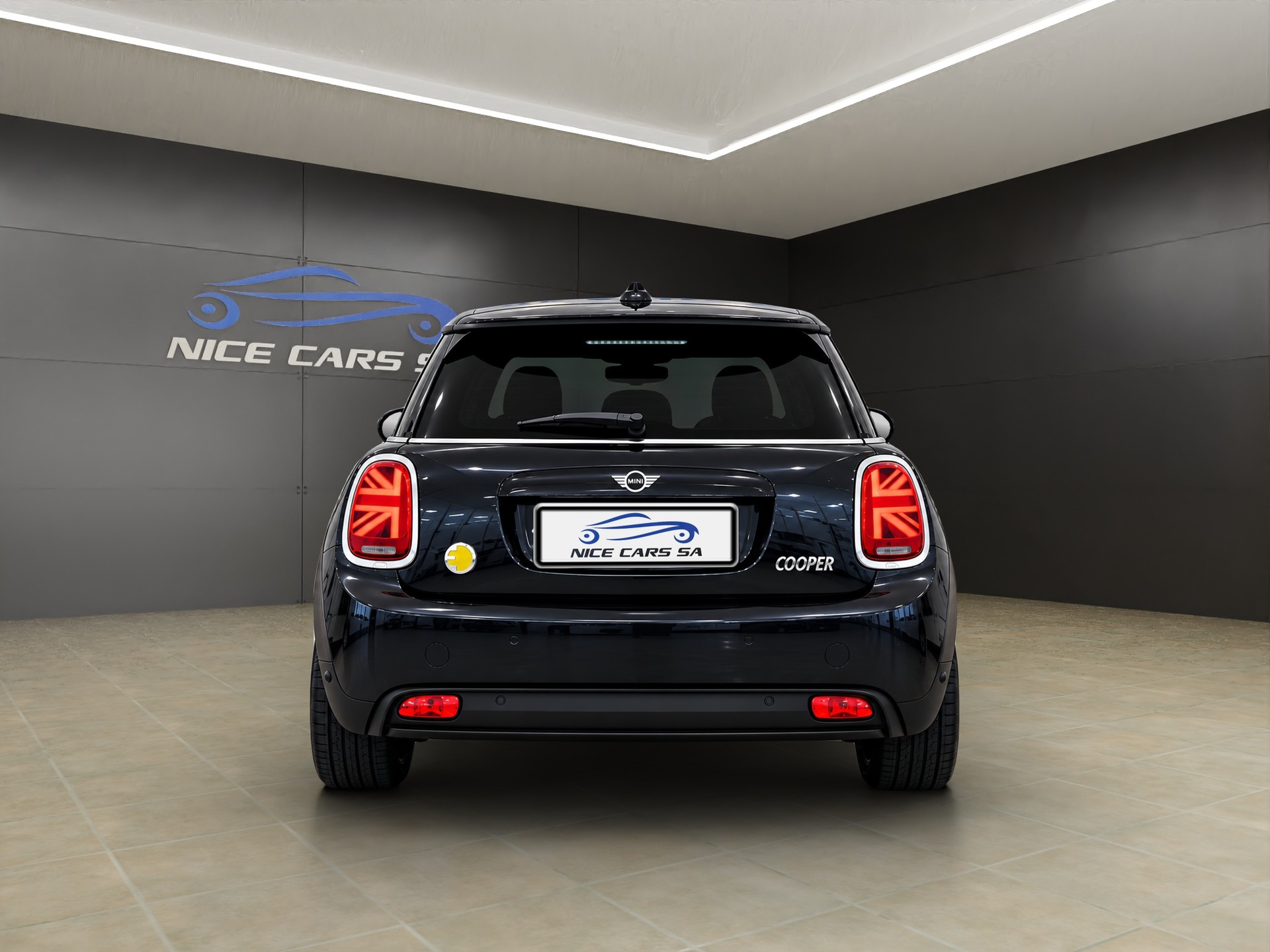 MINI Cooper SE-showroom-element-3