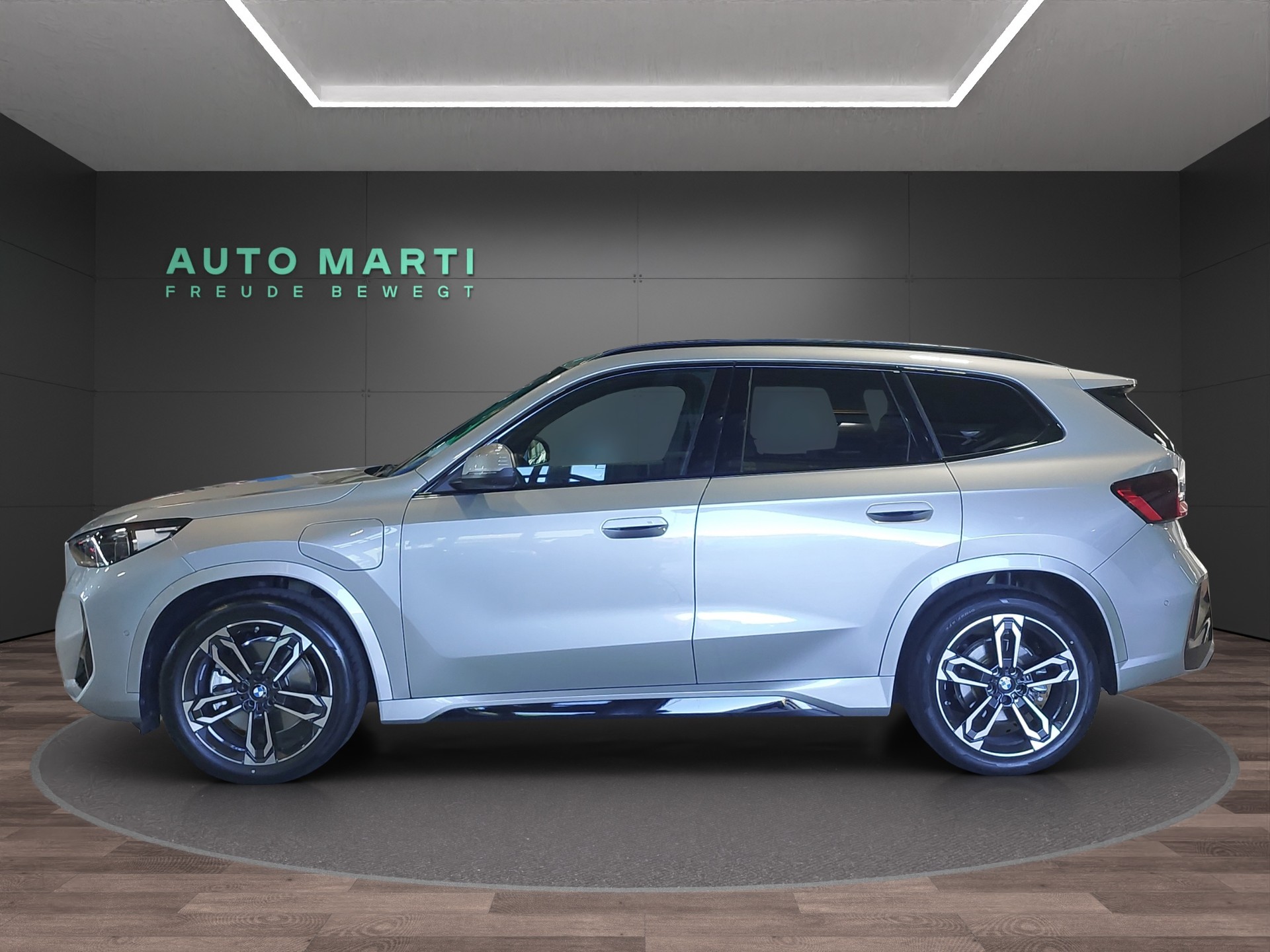 BMW X1 U11 30e xDrive paddles-showroom-element-1