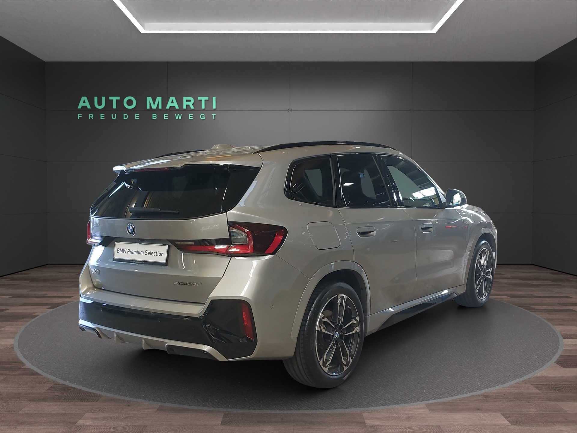 BMW X1 U11 30e xDrive paddles-showroom-element-3