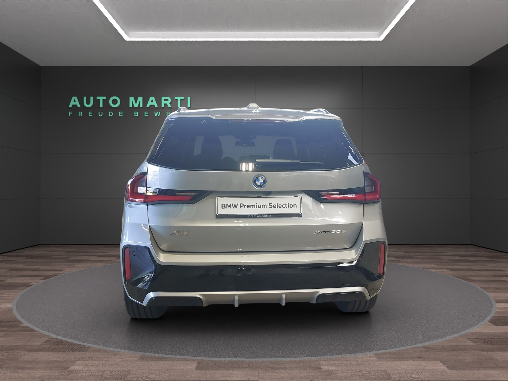 BMW X1 U11 30e xDrive paddles-showroom-element-2