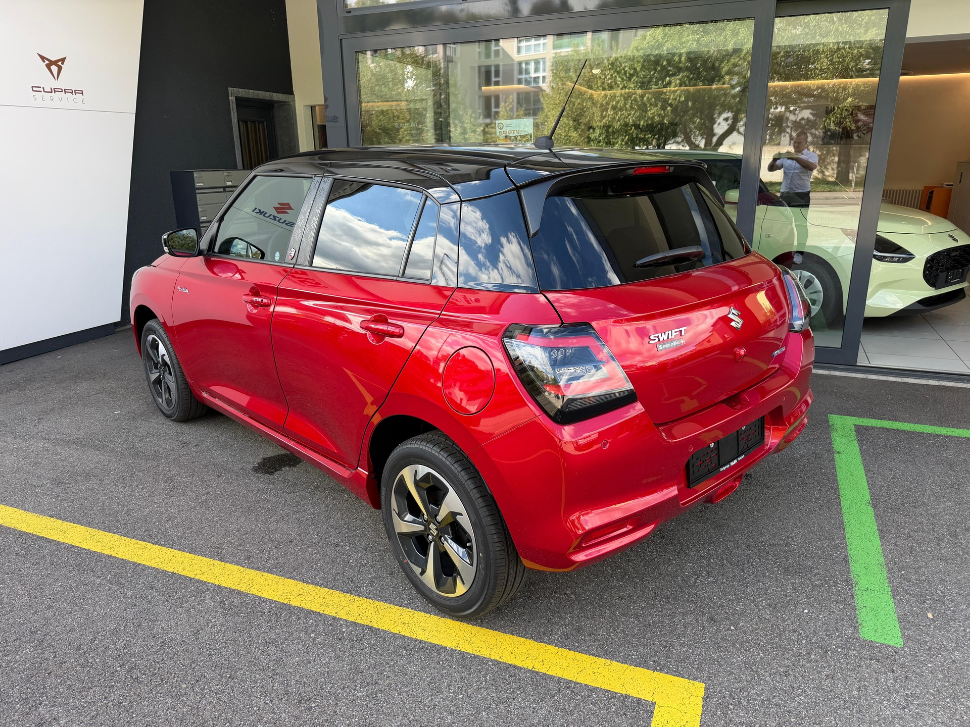 SUZUKI Swift 1.2 Piz Sulai Top Hybrid 4x4-image-3