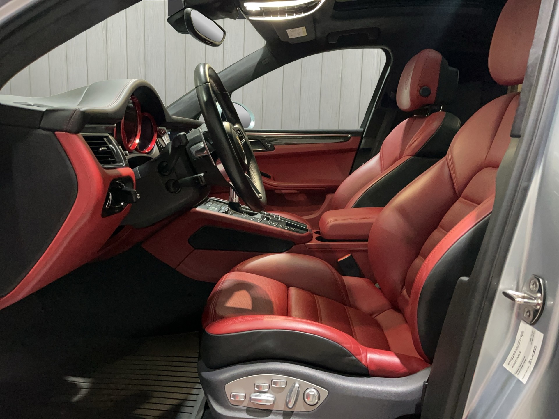 PORSCHE Macan Turbo PDK-image-16