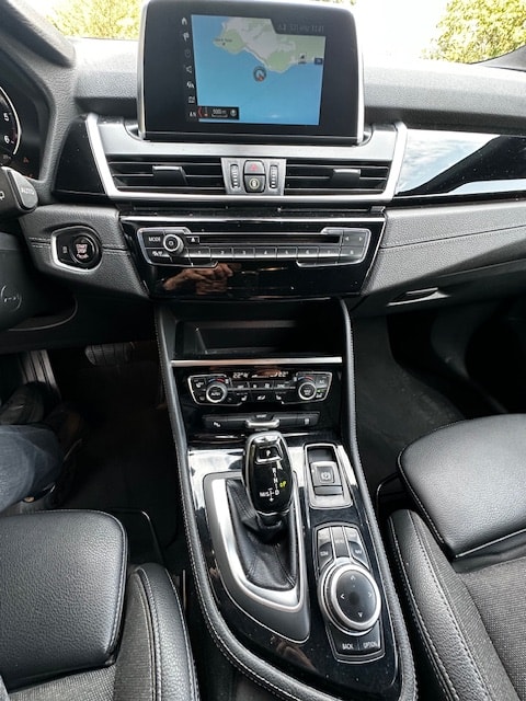 BMW 218d xDrive Active Tourer Swiss Advantage Sport Step.-image-12