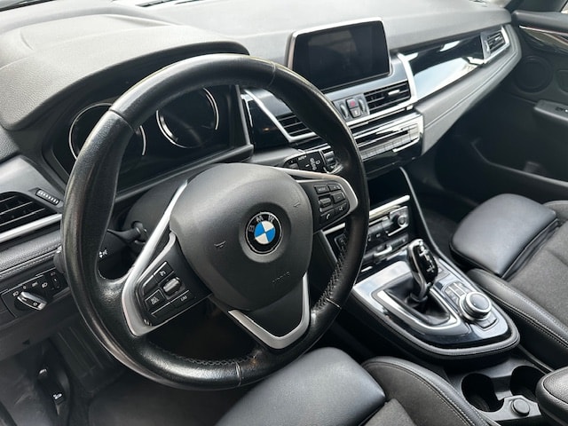 BMW 218d xDrive Active Tourer Swiss Advantage Sport Step.-image-8