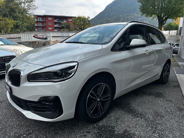 BMW 218d xDrive Active Tourer Swiss Advantage Sport Step.-image-2