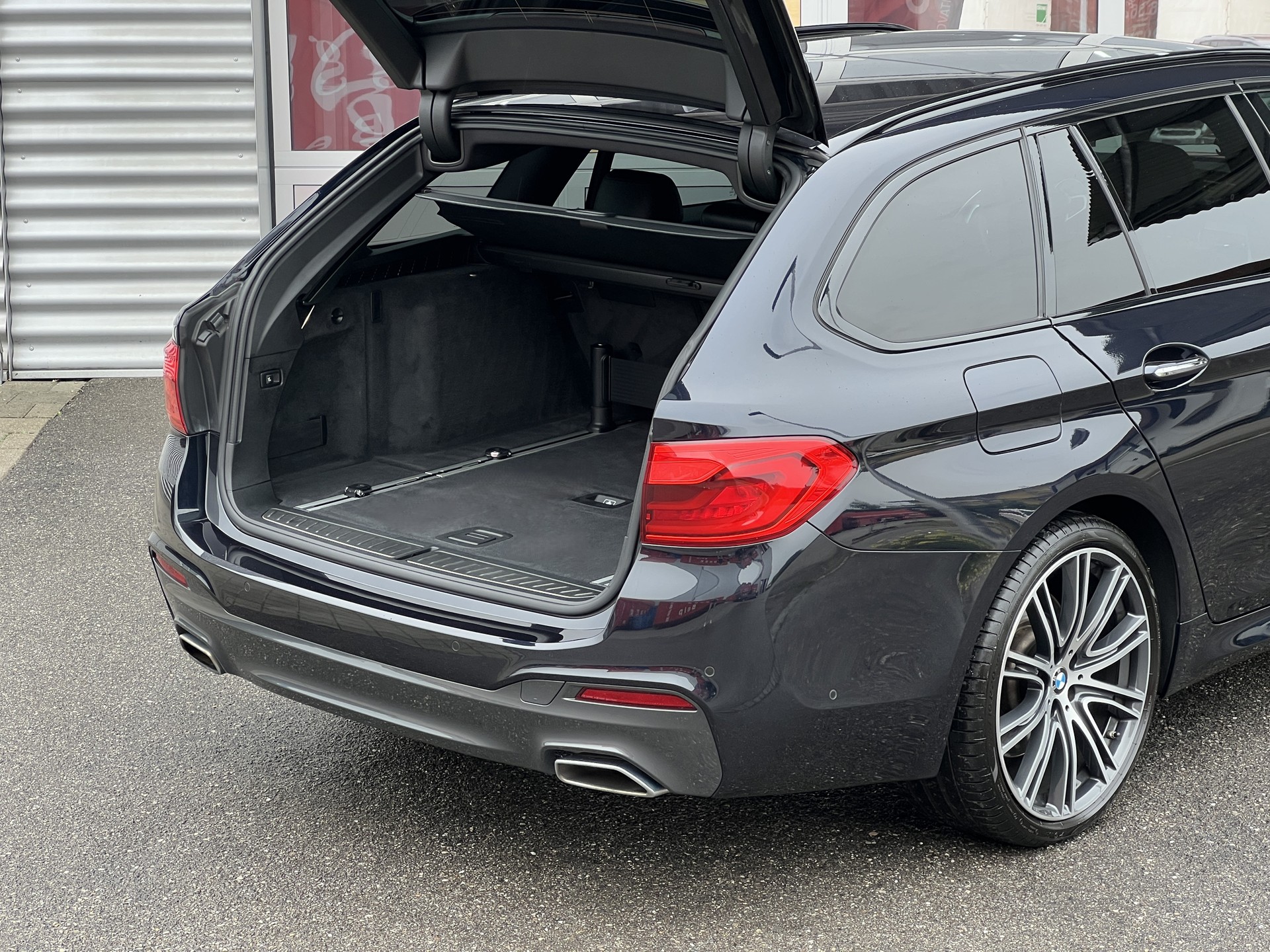 BMW 540i xDrive Touring Steptronic-image-11