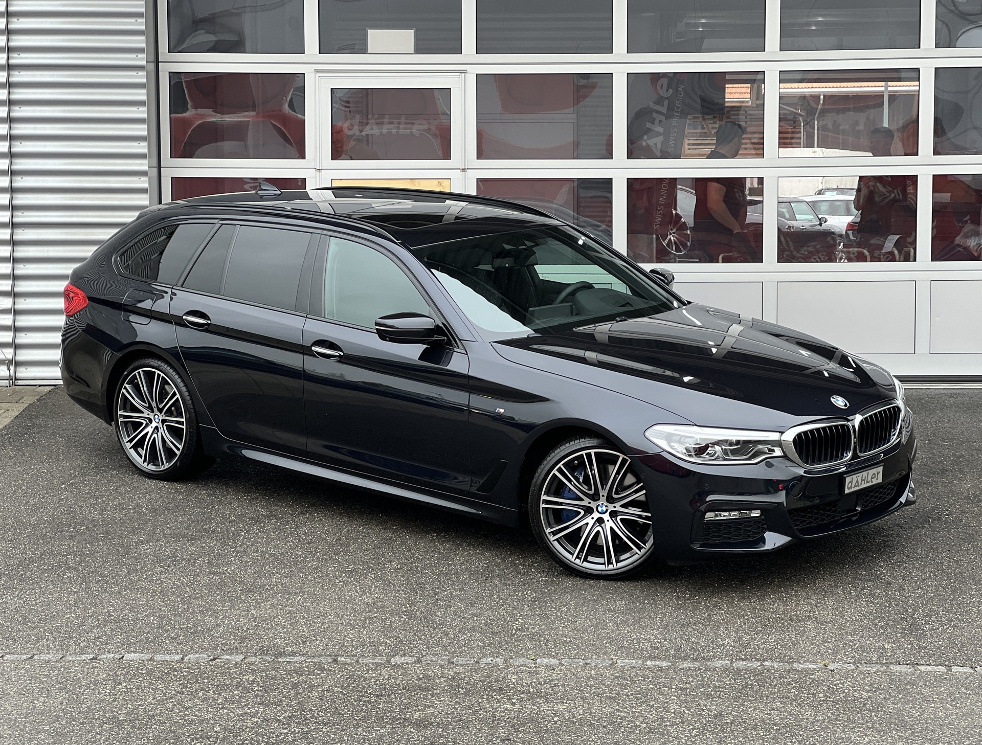 BMW 540i xDrive Touring Steptronic-image-1